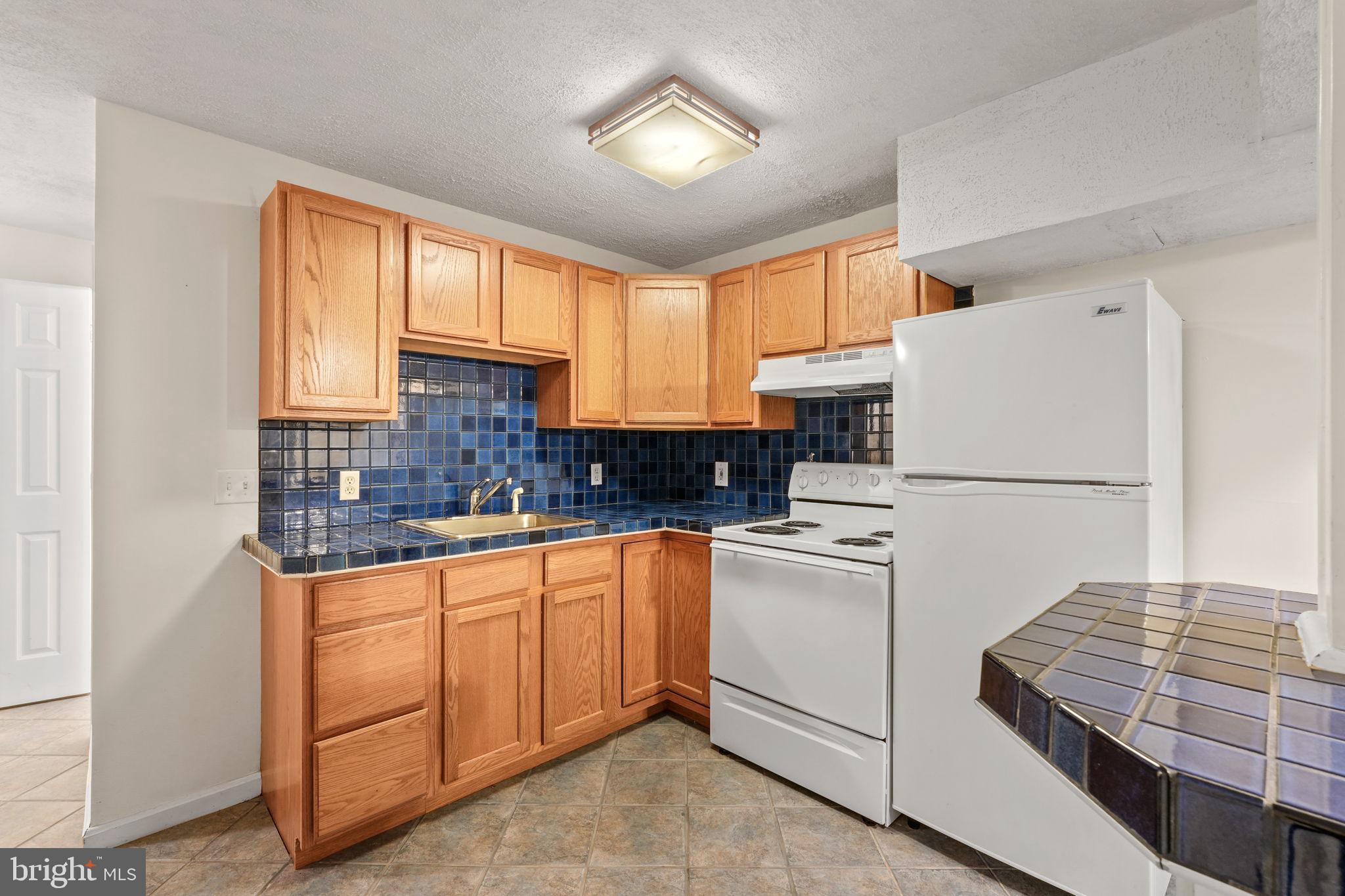 SUMMERWOOD - Residential Lease