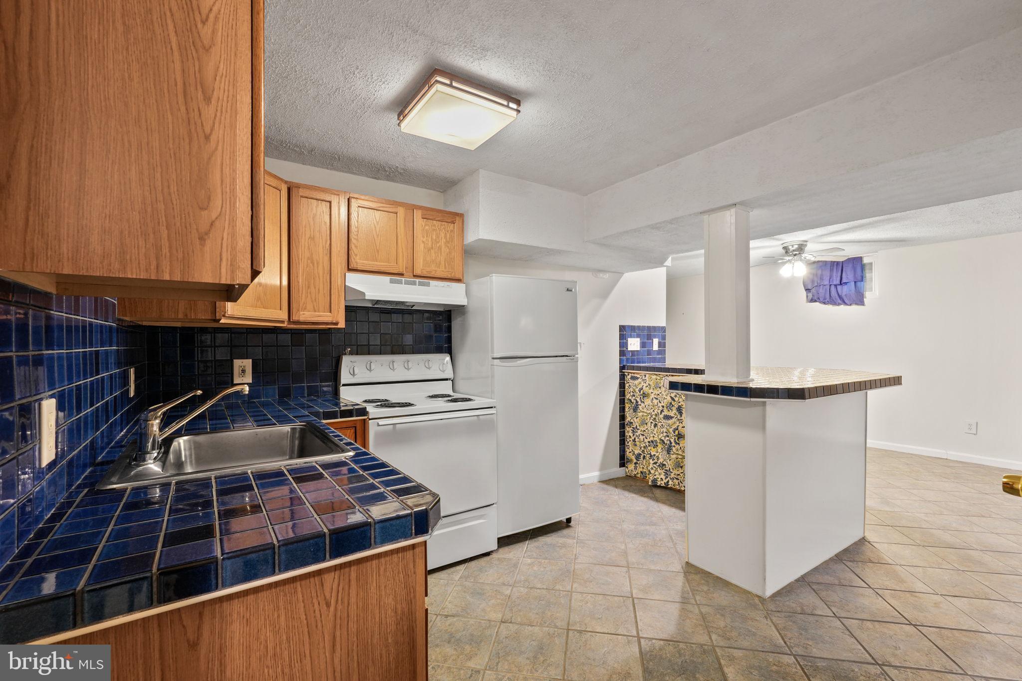 SUMMERWOOD - Residential Lease