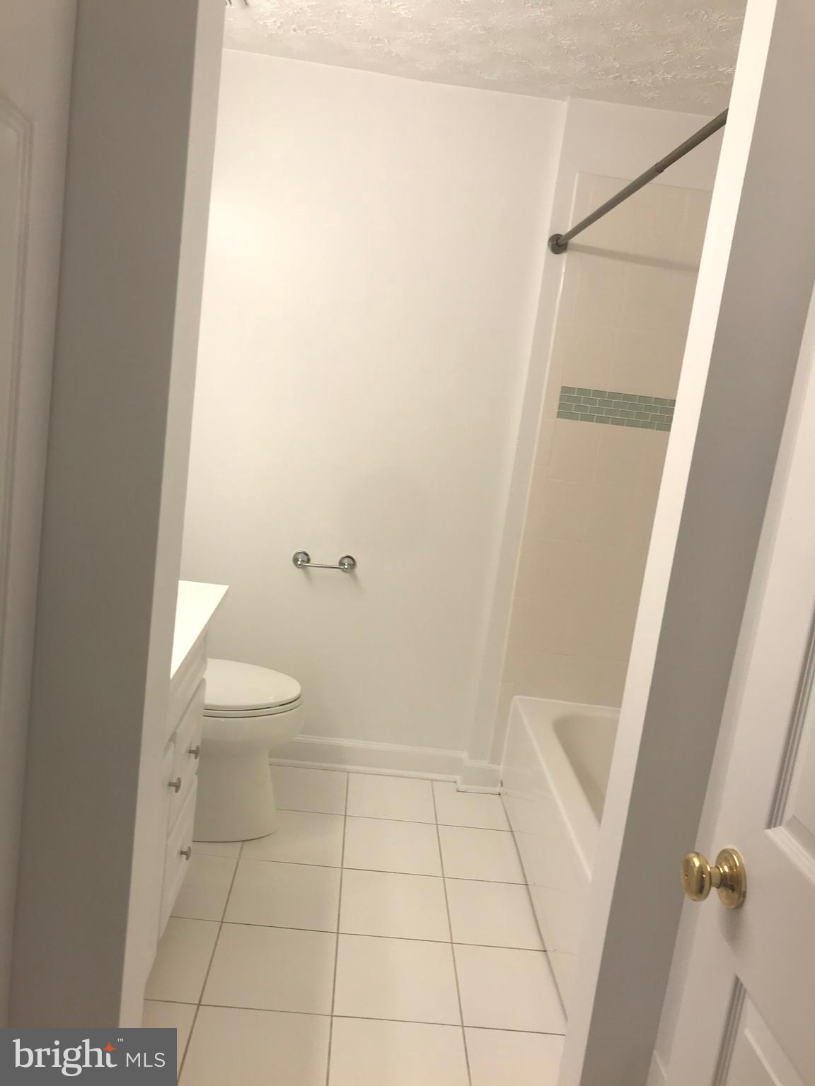 MONTIVIDEO SQUARE - Residential Lease