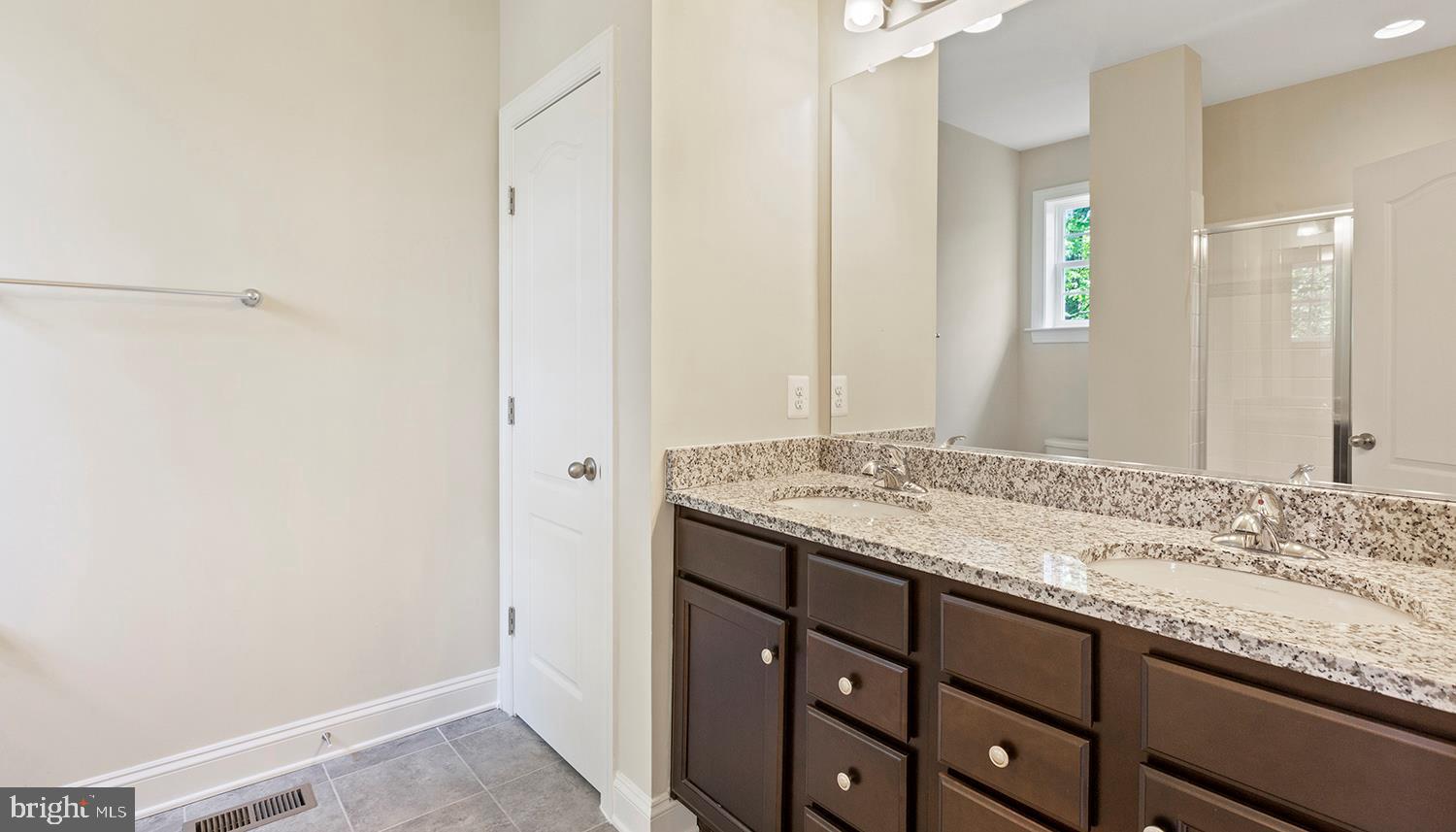 ARUNDEL GROVE - Residential