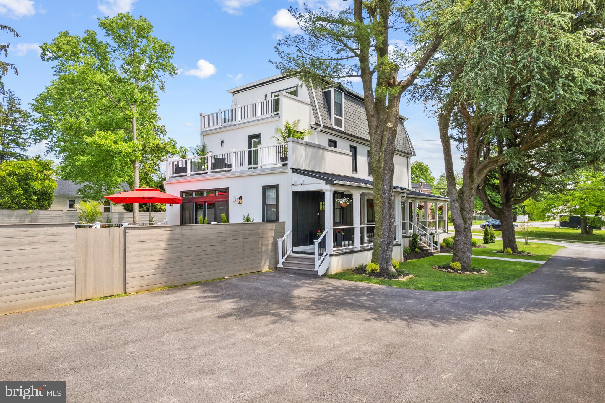 ROXBOROUGH - Residential