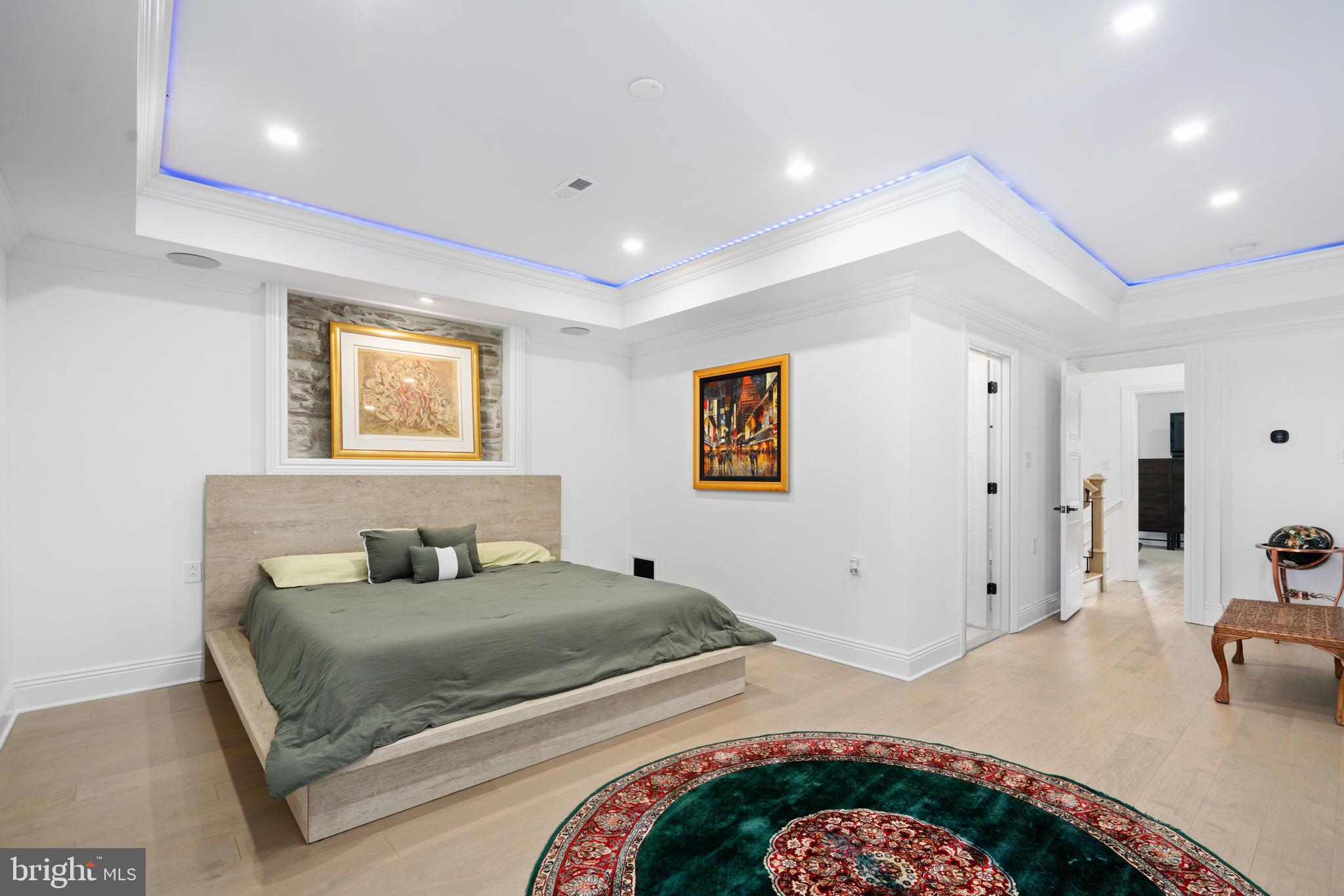 ROXBOROUGH - Residential