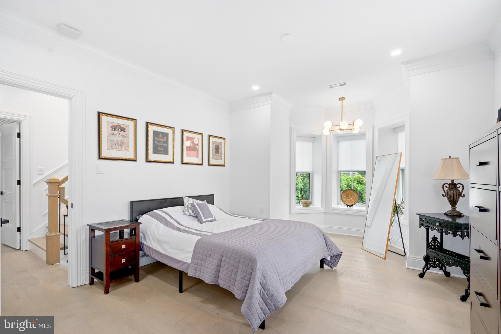 ROXBOROUGH - Residential