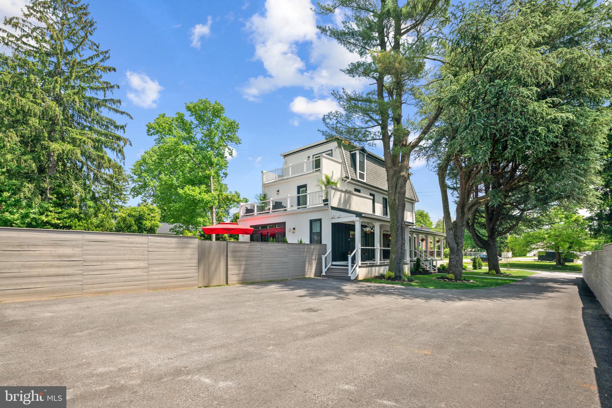 ROXBOROUGH - Residential