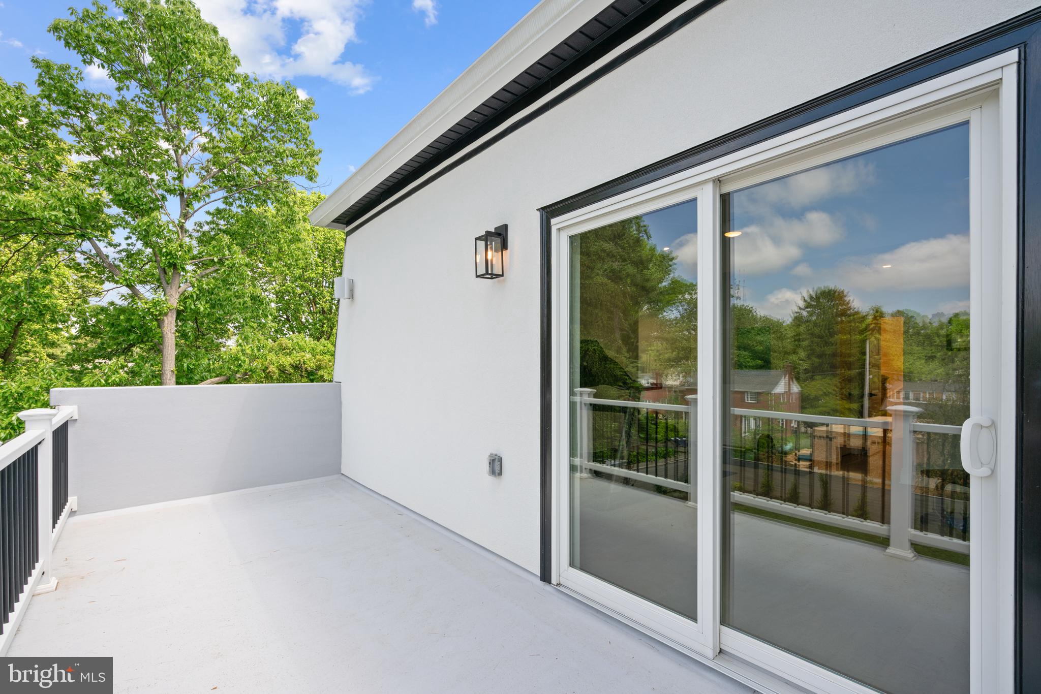 ROXBOROUGH - Residential