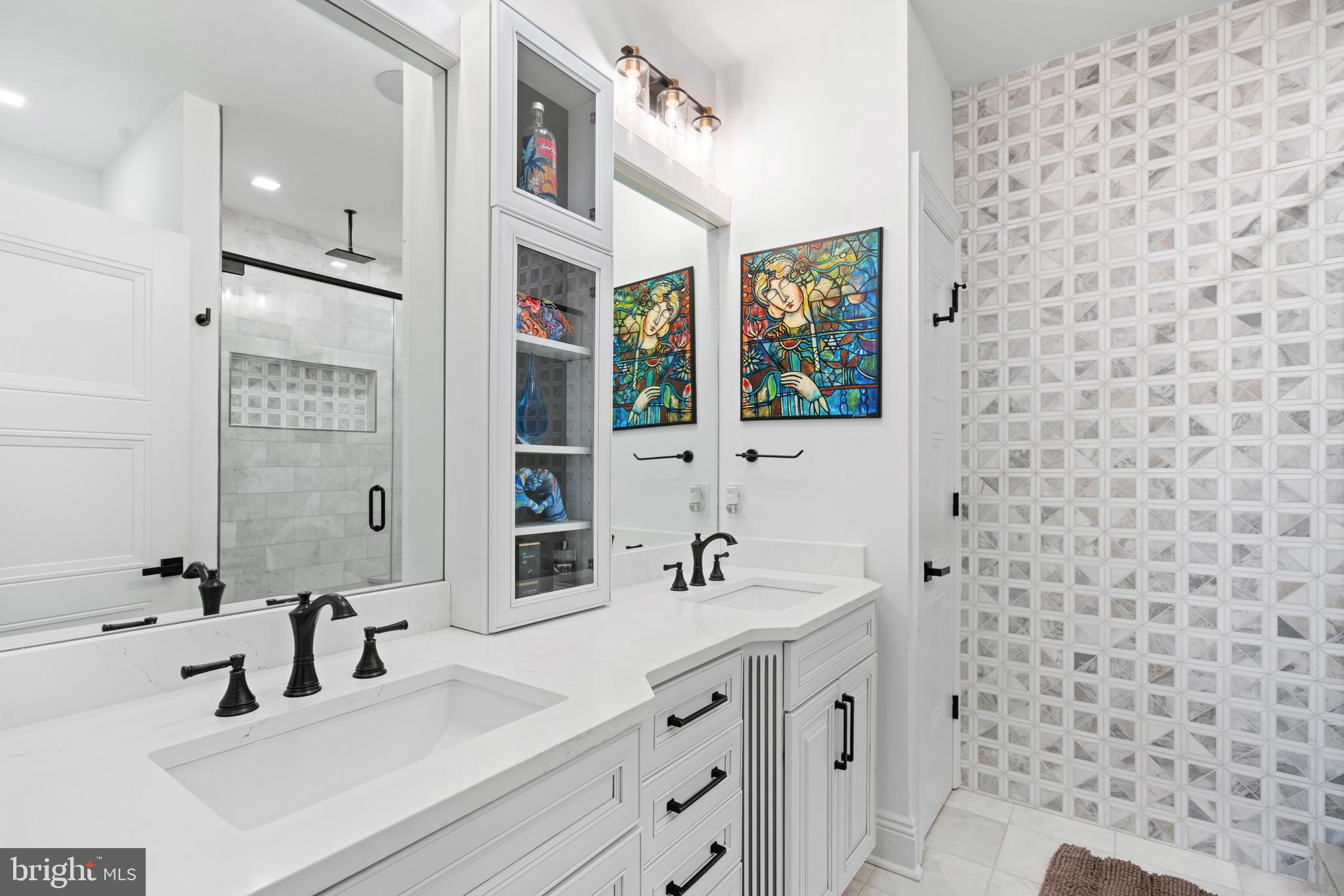 ROXBOROUGH - Residential