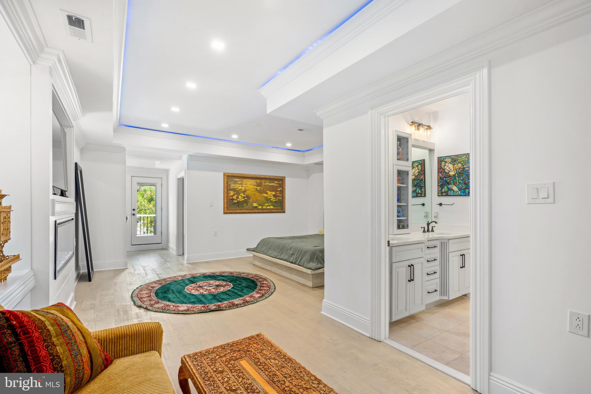 ROXBOROUGH - Residential