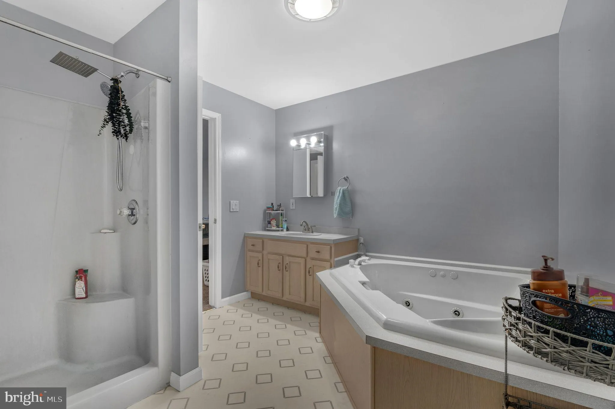 Millville, New Jersey 08332, United States, 3 Bedrooms Bedrooms, ,3 BathroomsBathrooms,Residential,Pending,89306