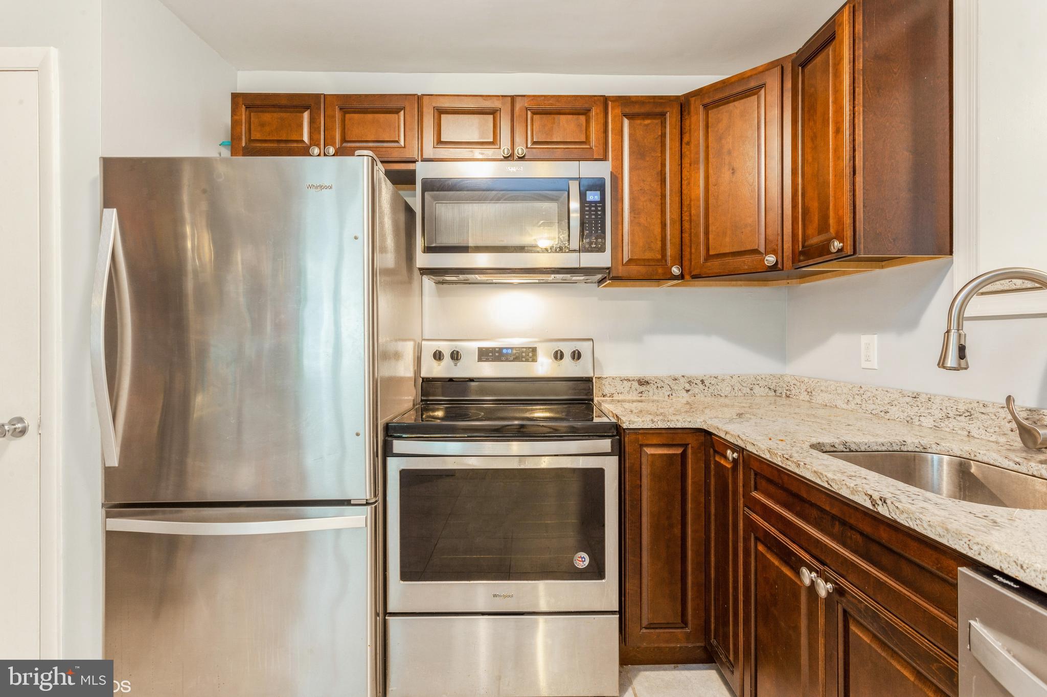 APPLEWALK CONDO - Residential