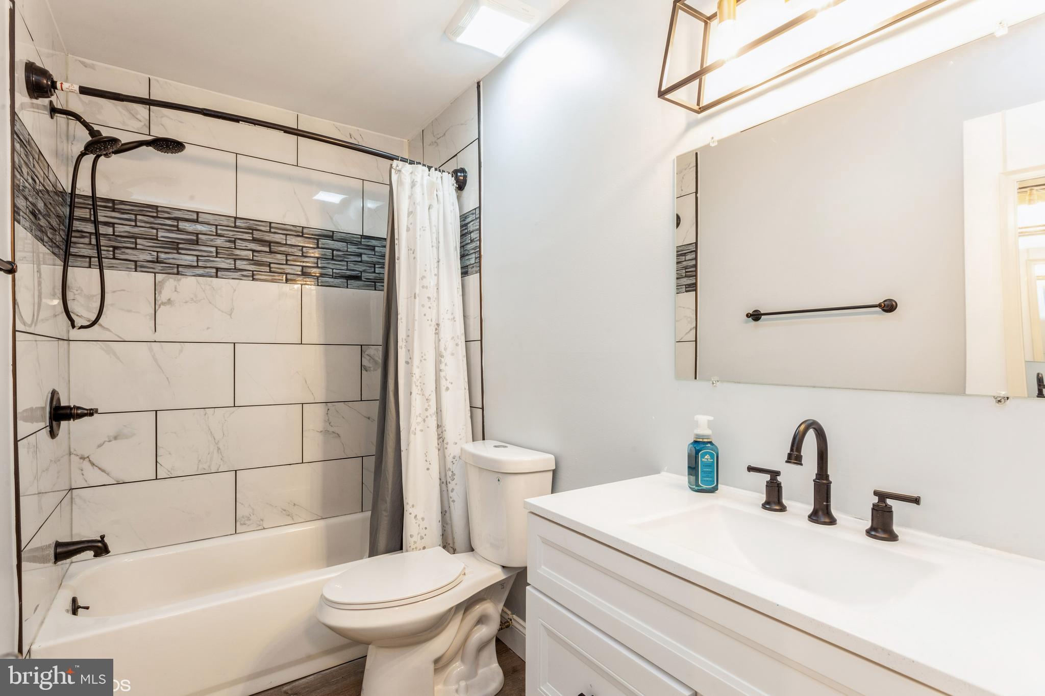 APPLEWALK CONDO - Residential