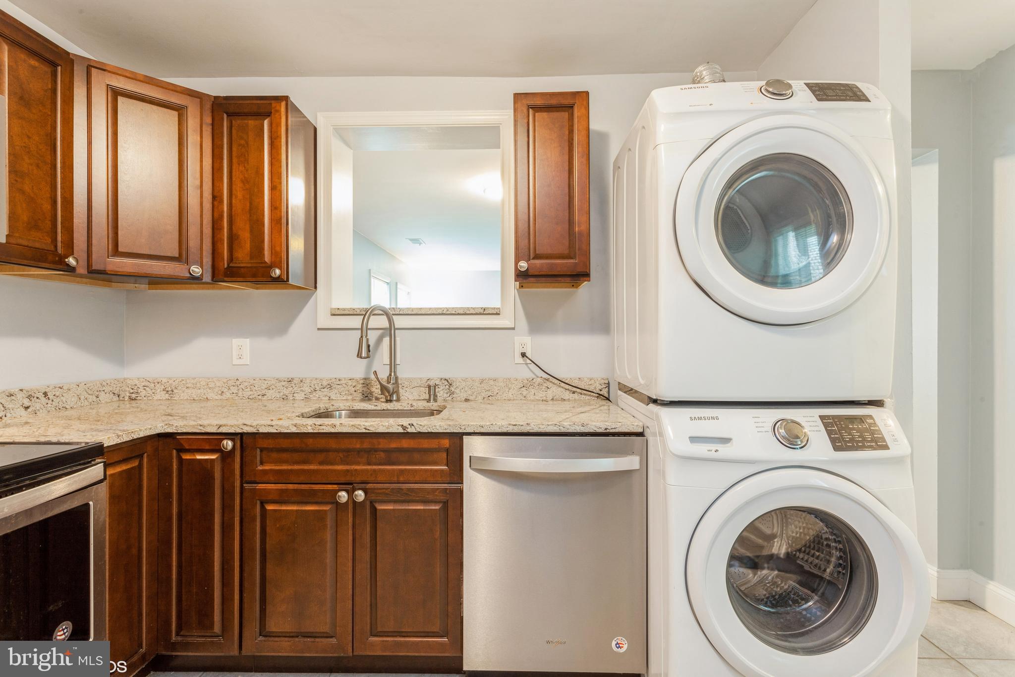 APPLEWALK CONDO - Residential