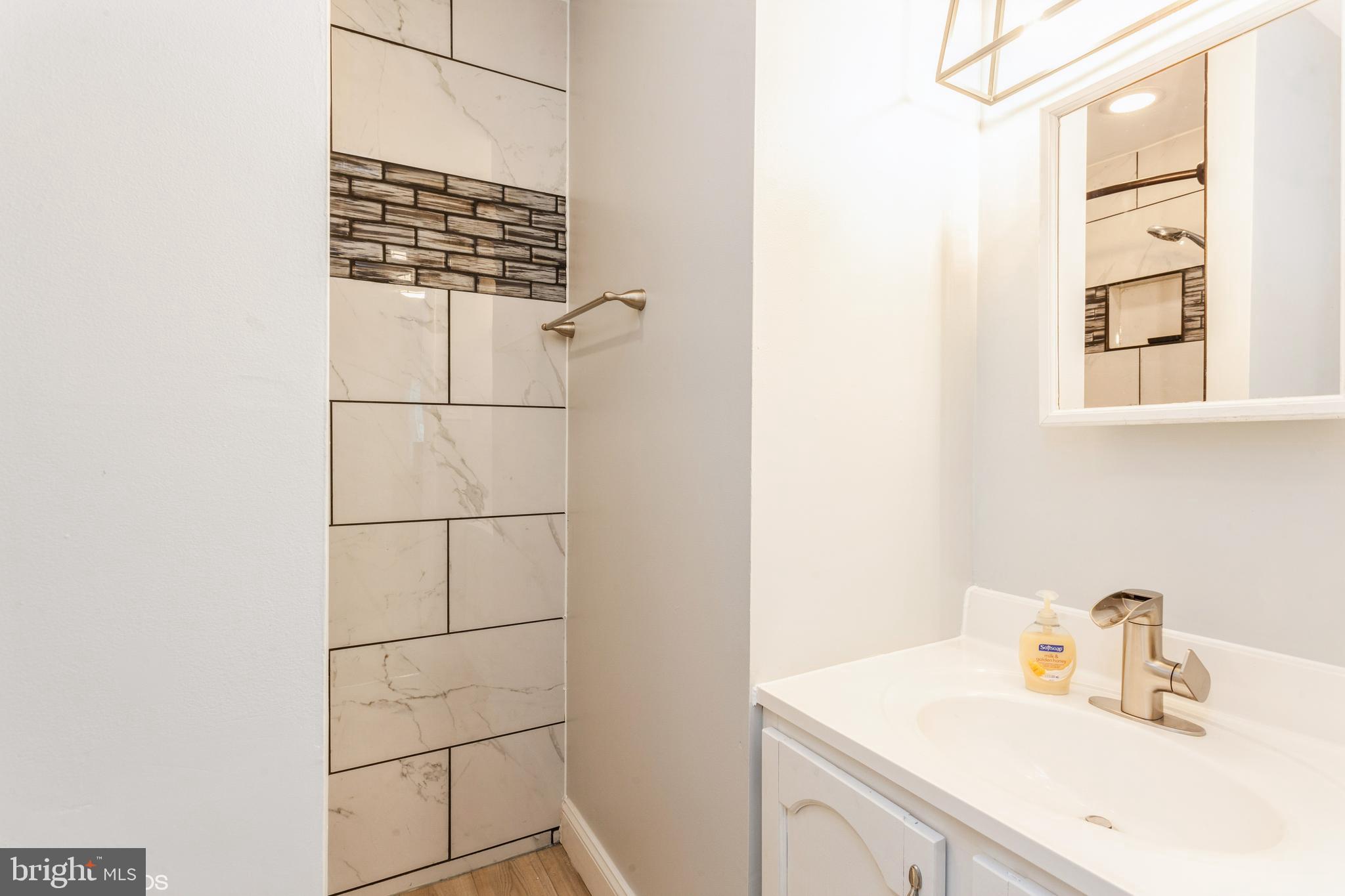 APPLEWALK CONDO - Residential