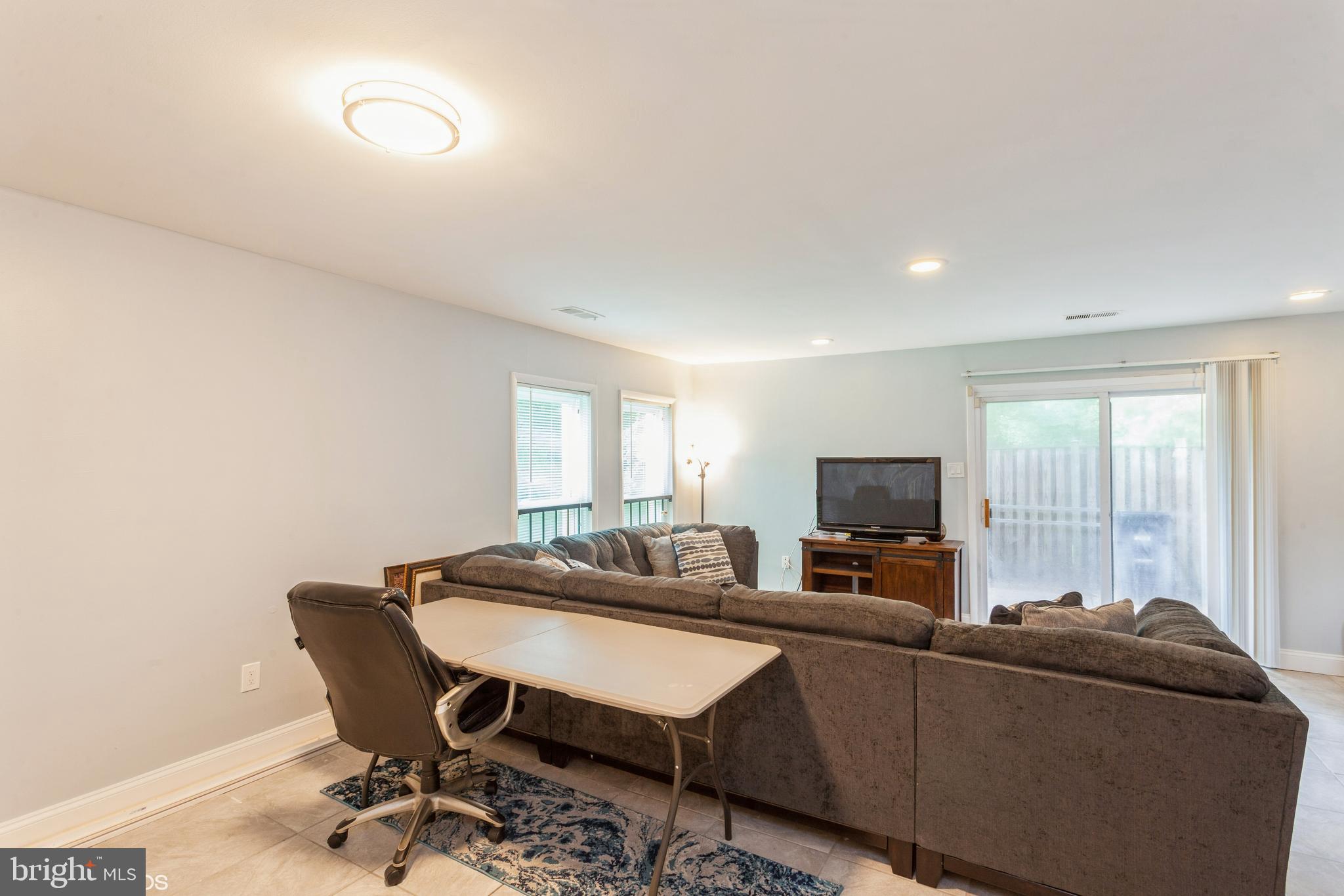 APPLEWALK CONDO - Residential