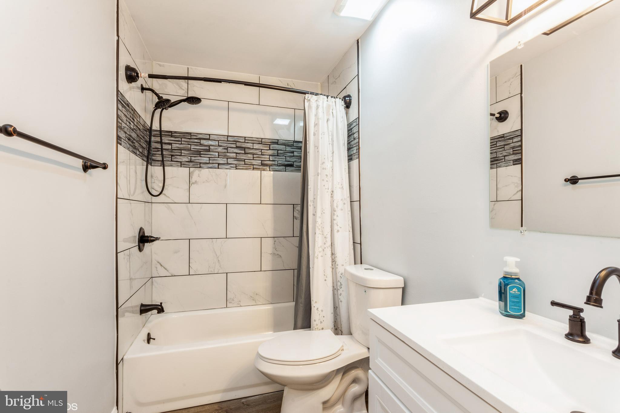 APPLEWALK CONDO - Residential