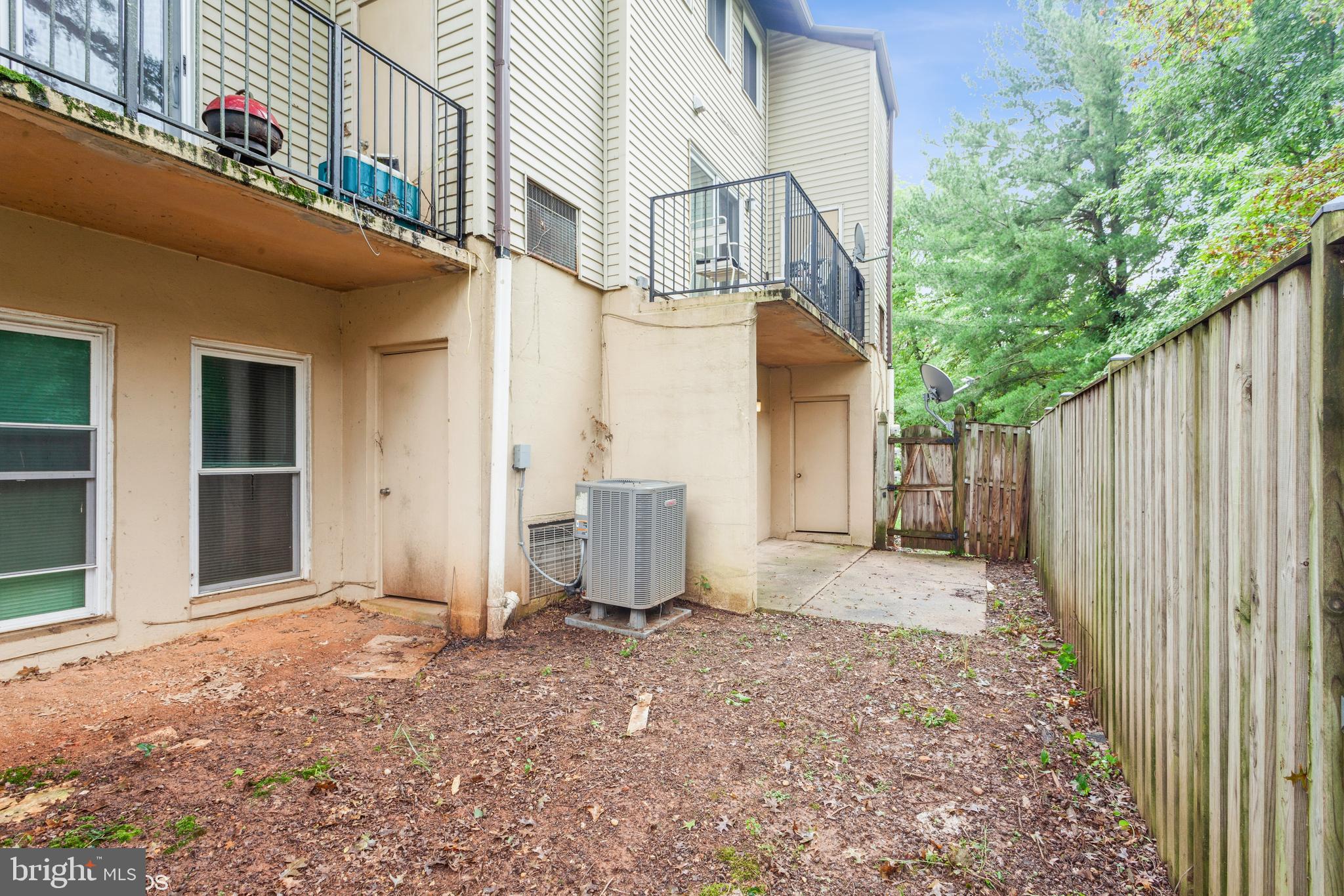 APPLEWALK CONDO - Residential