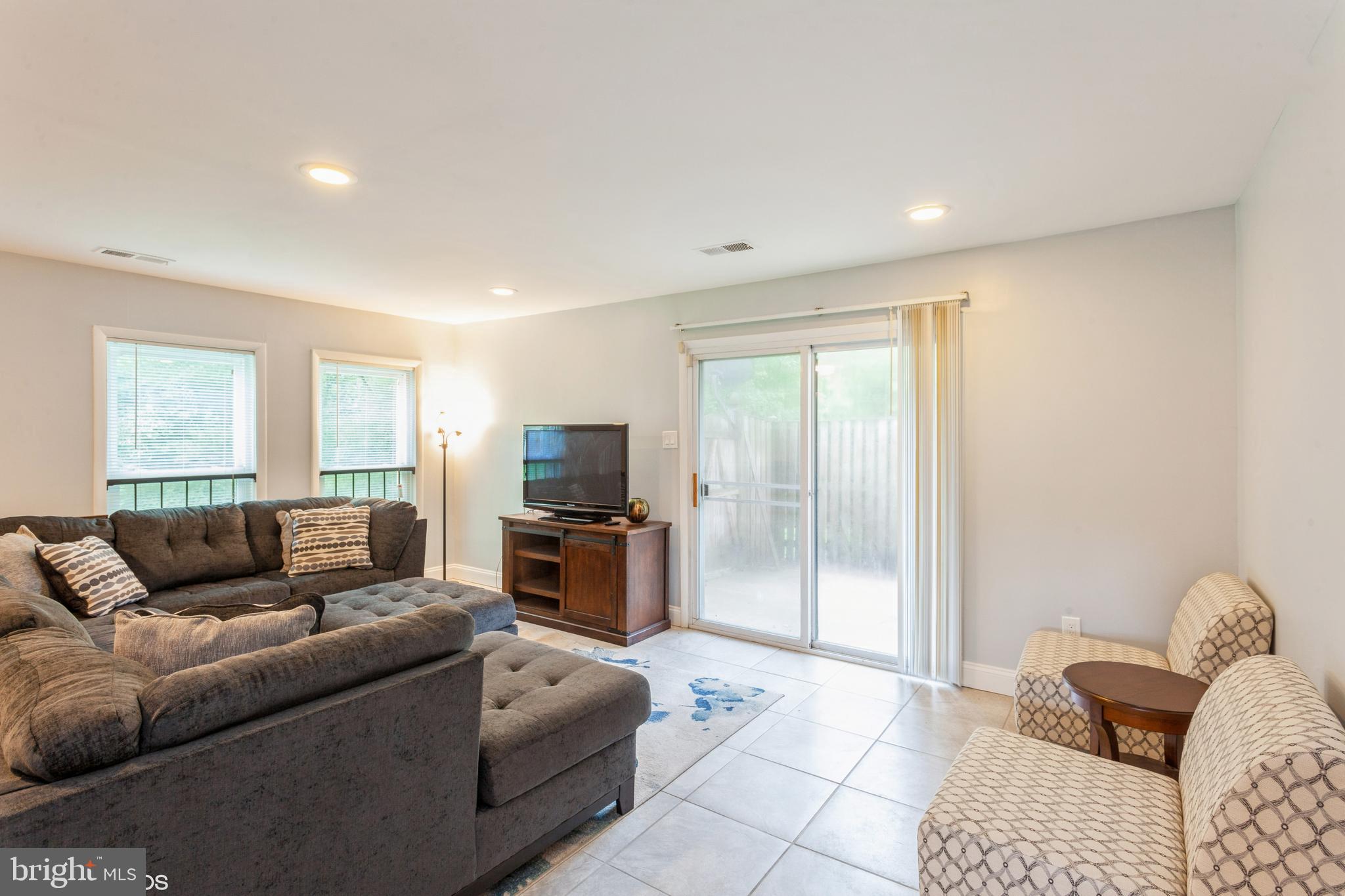 APPLEWALK CONDO - Residential