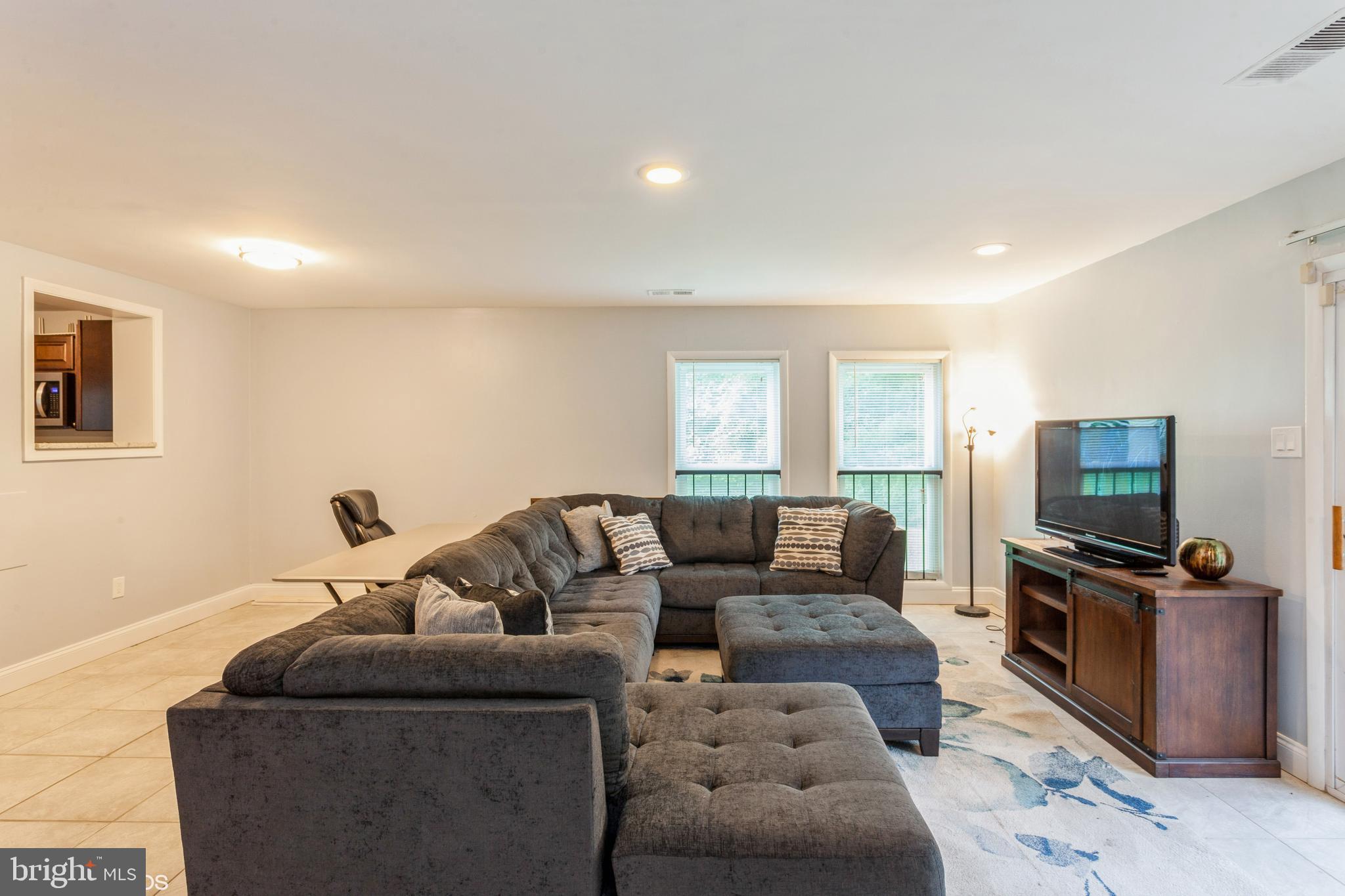 APPLEWALK CONDO - Residential