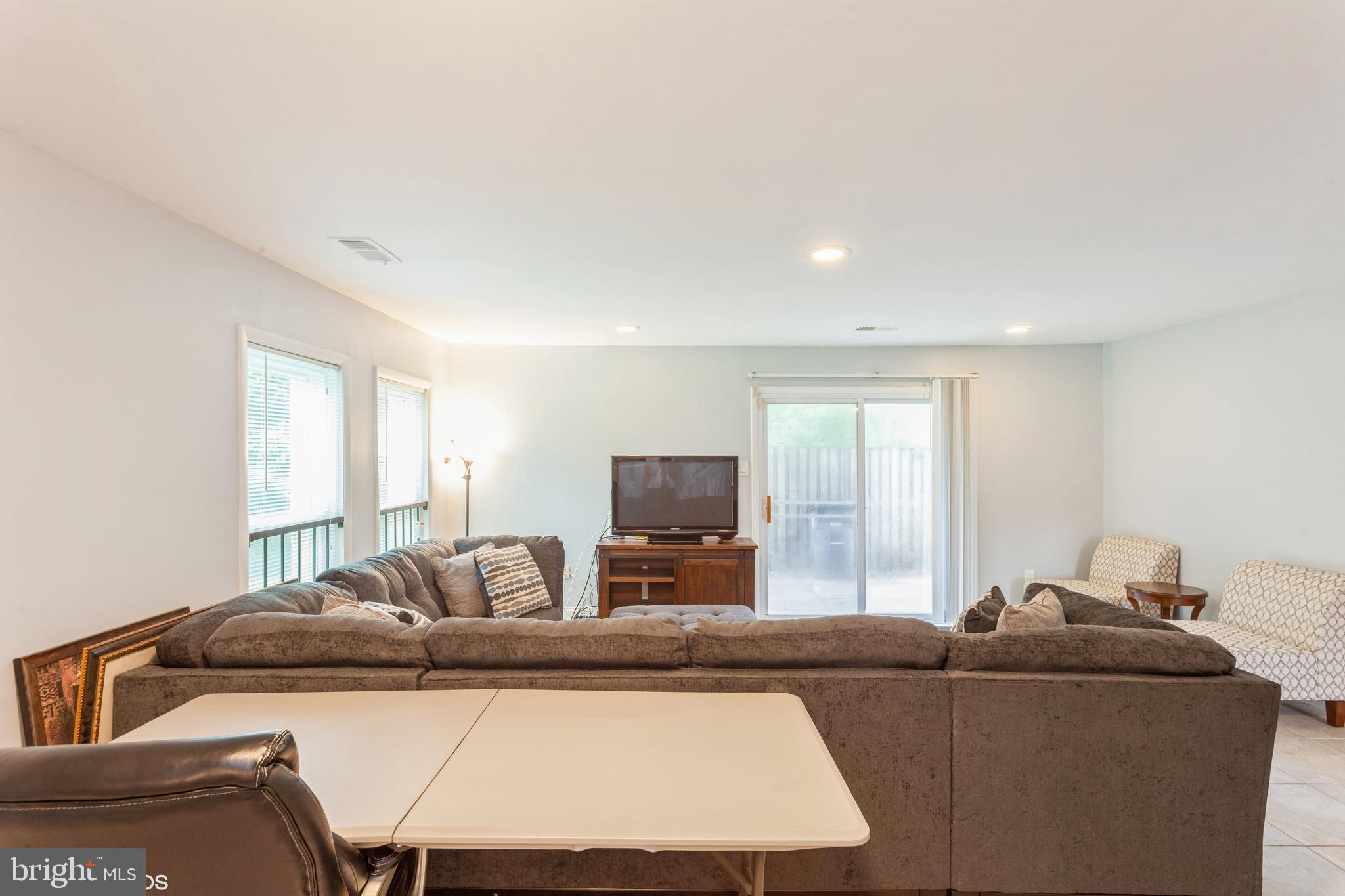 APPLEWALK CONDO - Residential