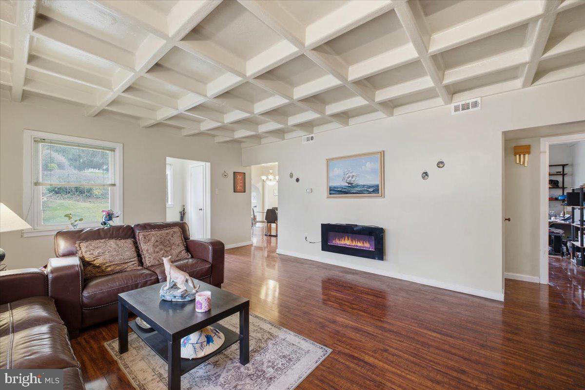 8304 CHELTENHAM AVENUE