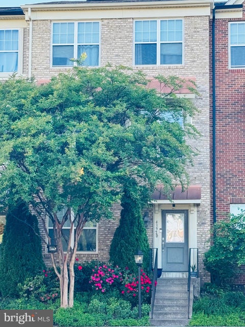 Townhouse For Sale - 43920 Avenza Terrace<br/> CHANTILLY, VA 20152