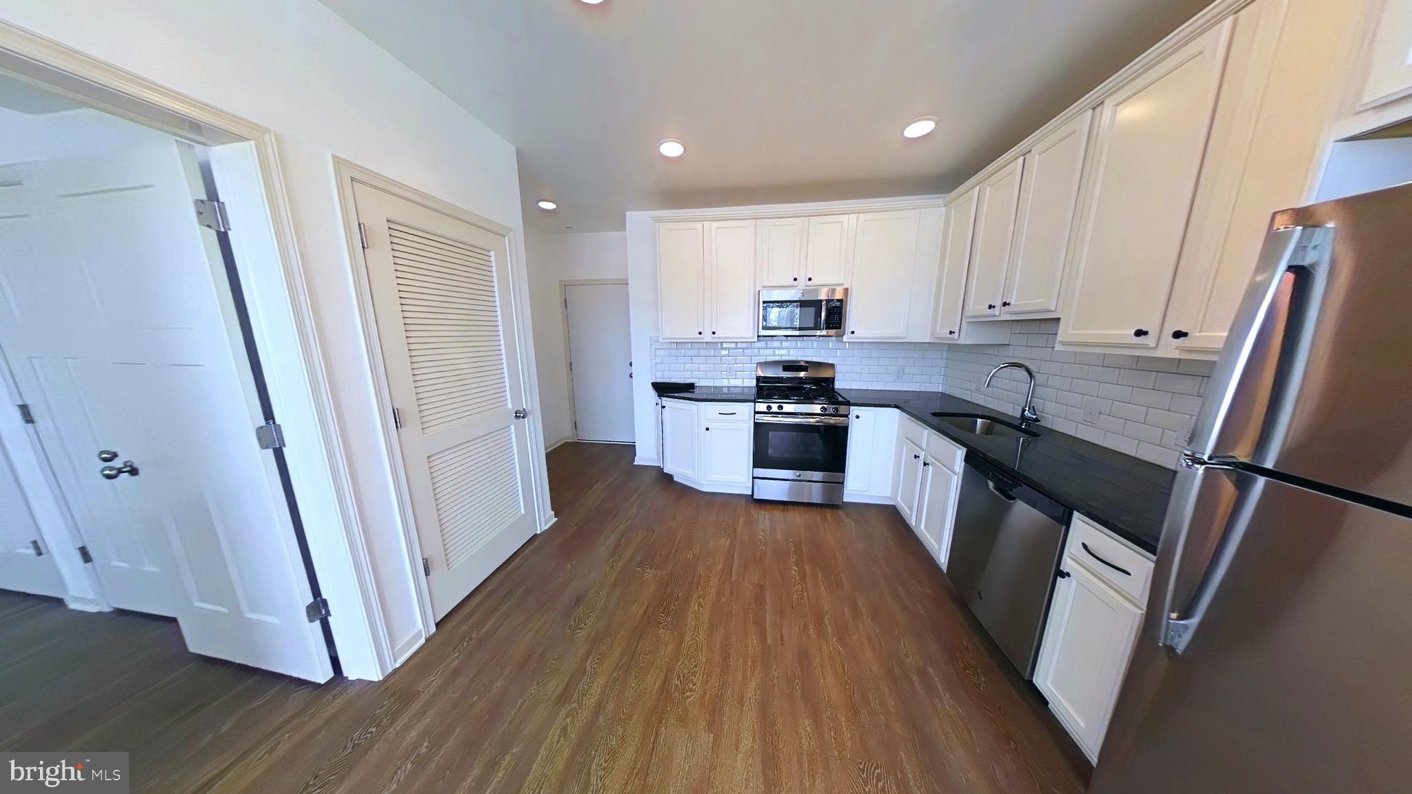 AVAILABLE NOW! Gorgeous and modern 1-bedroom/1-bath apartment on a quiet residential street in Roxborough-Manayunk. Your new home features large windows for lots of natural light, a fully equipped kitchen with custom granite countertops and stainless steel appliances, easy-to-clean laminate wood flooring, and its own Washer/Dryer! Conveniently located close to Main Street Manayunk and the Ridge Avenue business district for easy access to shopping, dining, public transit, and more! Easily pay rent and submit service requests via the online resident portal. Plus, this home is pet-friendly with NO ADDITIONAL FEES! Apply today to make 4114 Lauriston Street your new home!
**Leasing Special** New residents will receive one month free on a 13+ month lease agreement. Last month's rent is not required for well-qualified applicants!