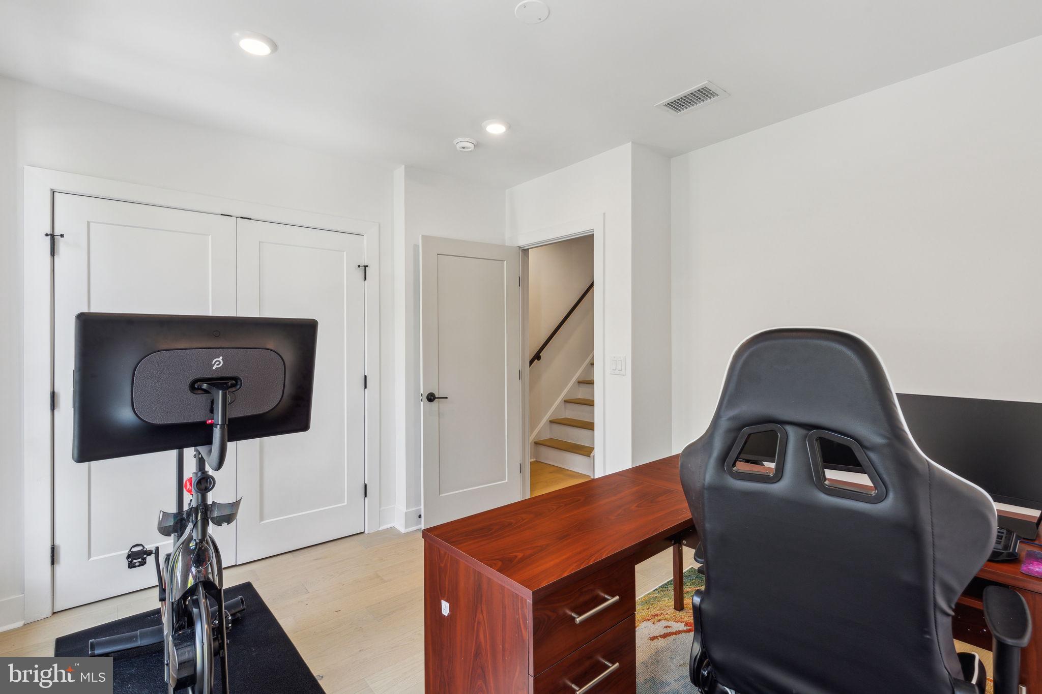 GRADUATE HOSPITAL - Residential Lease