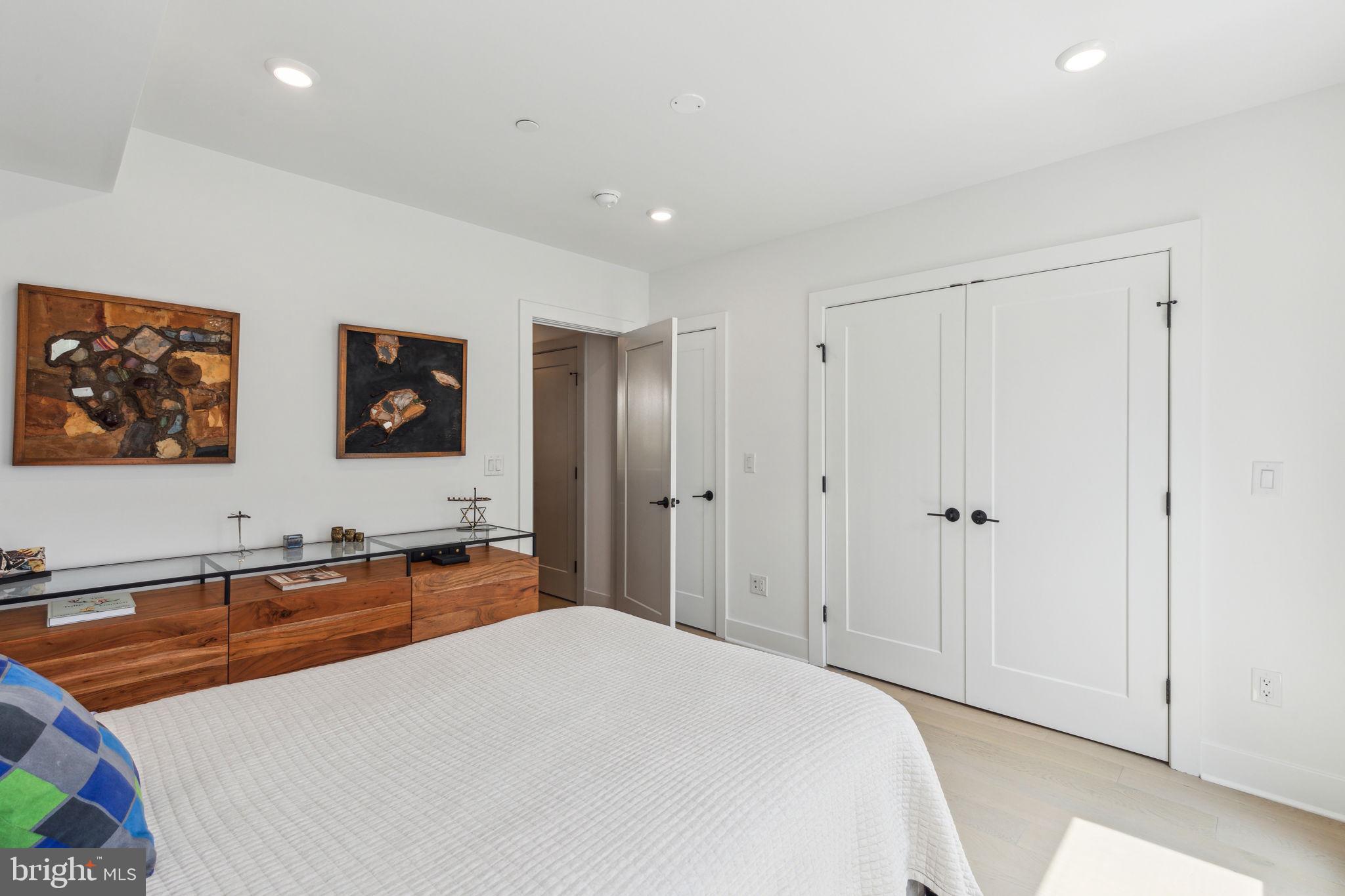 GRADUATE HOSPITAL - Residential Lease