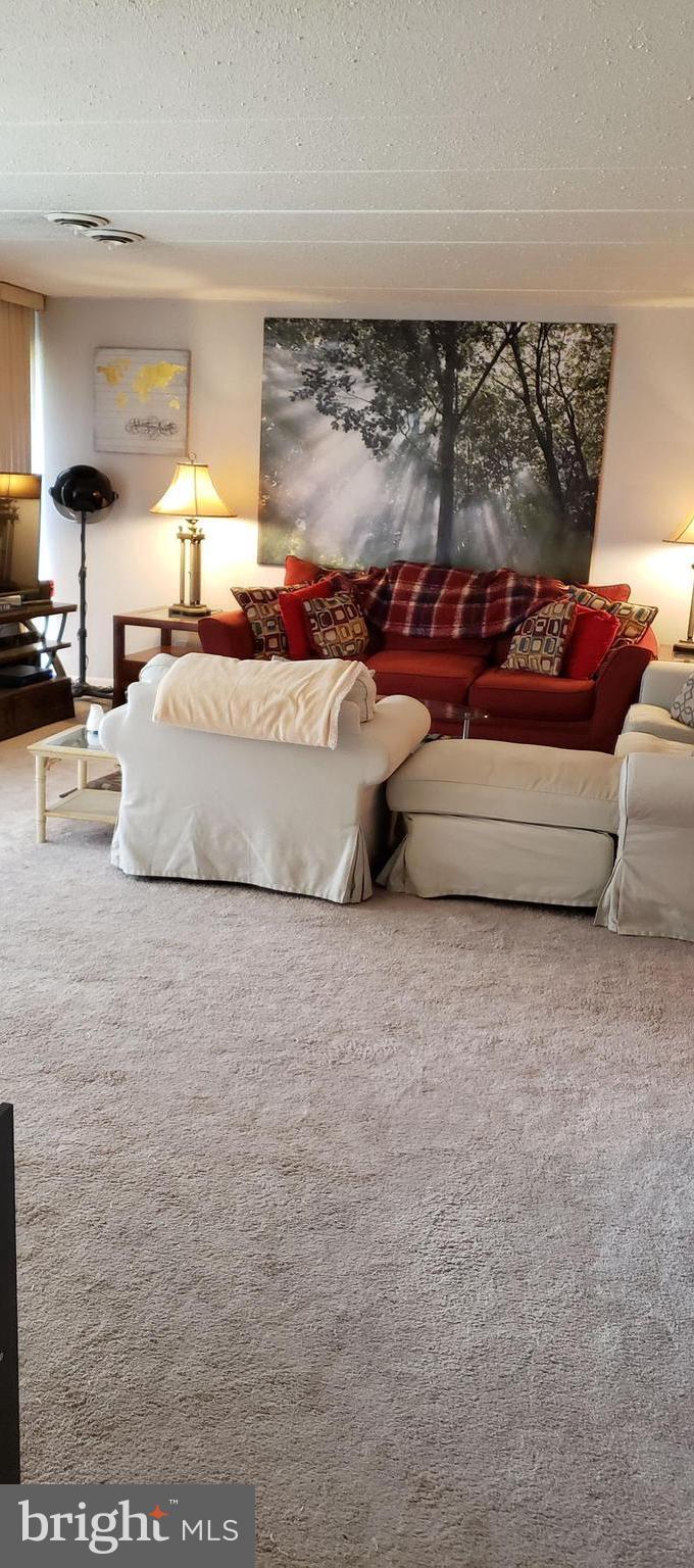 HUNTINGTON CLUB - Residential Lease