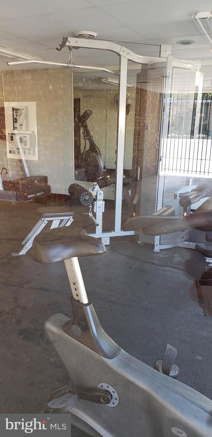 HUNTINGTON CLUB - Residential Lease