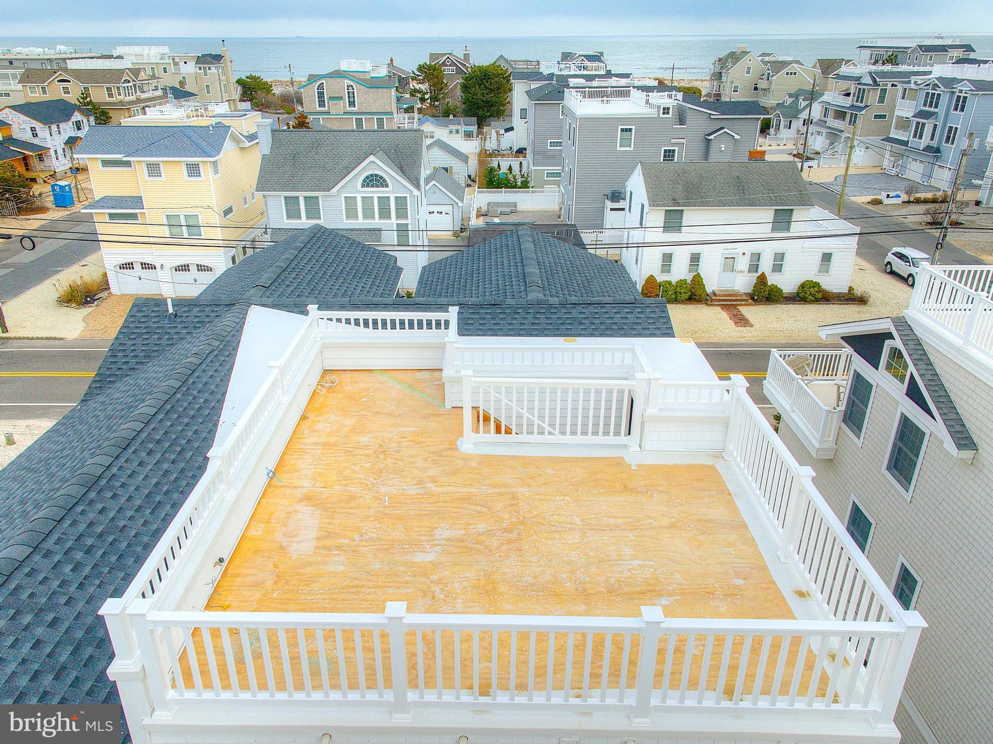 10008 BEACH AVENUE