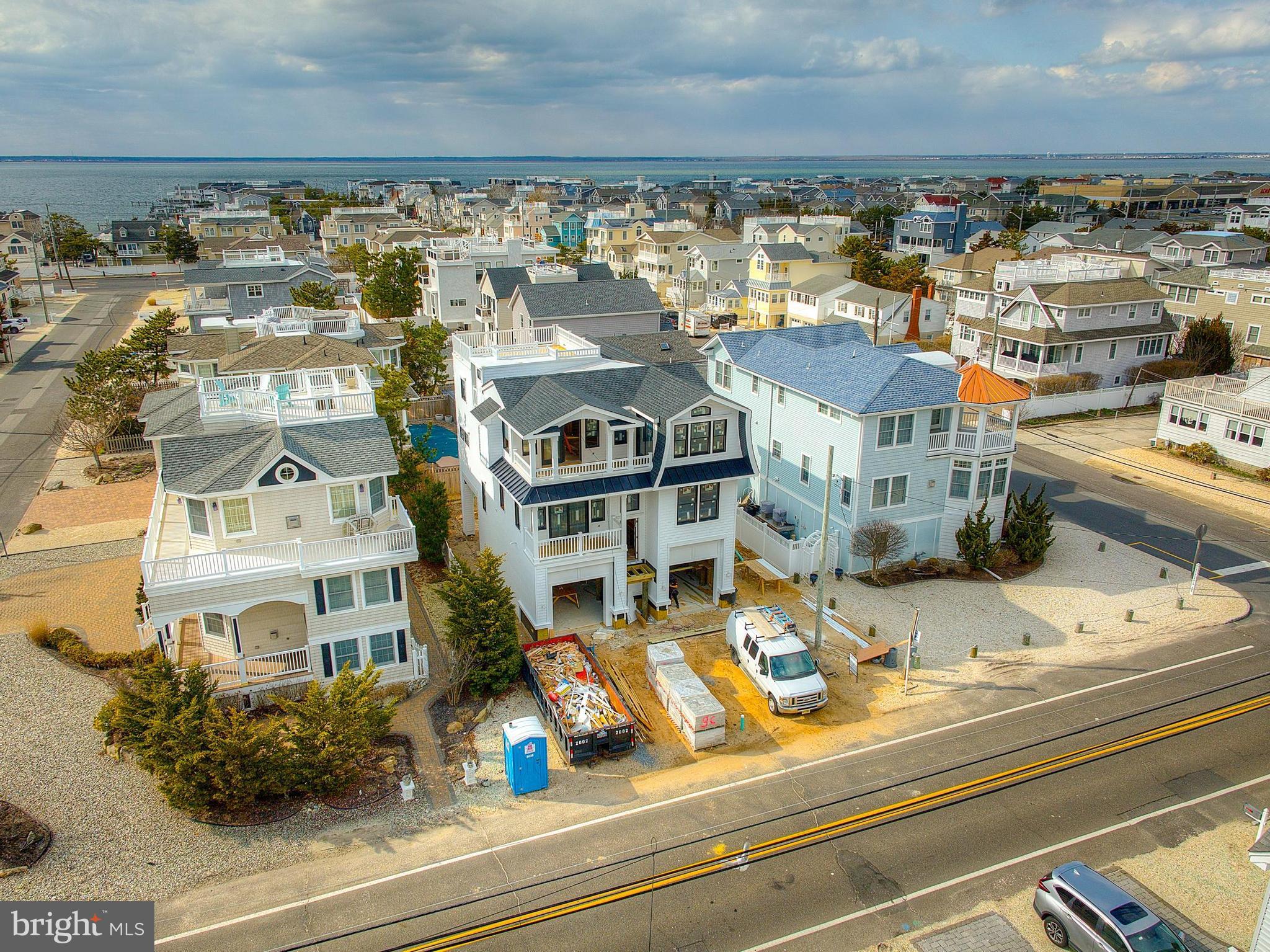 10008 BEACH AVENUE
