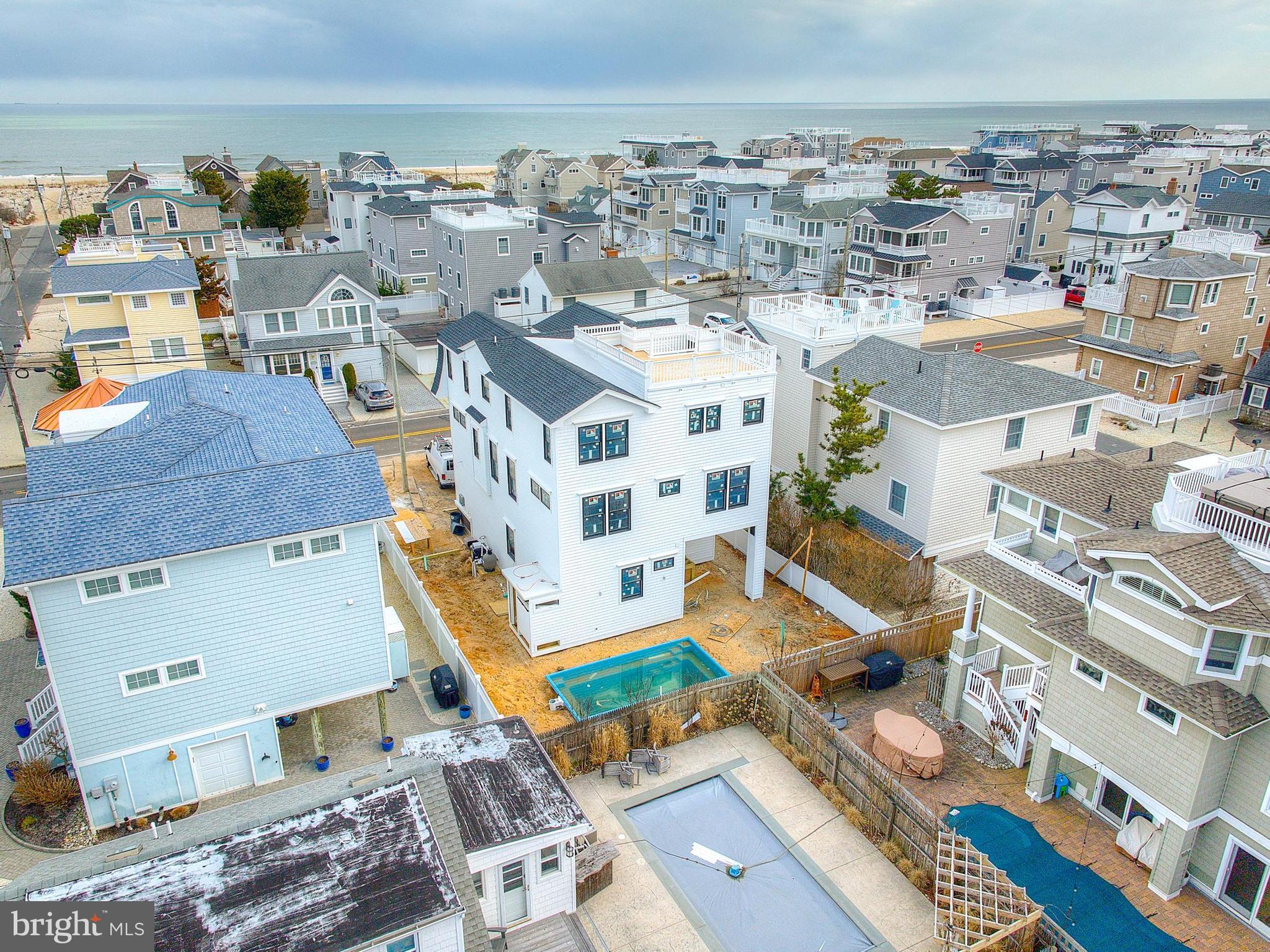 10008 BEACH AVENUE