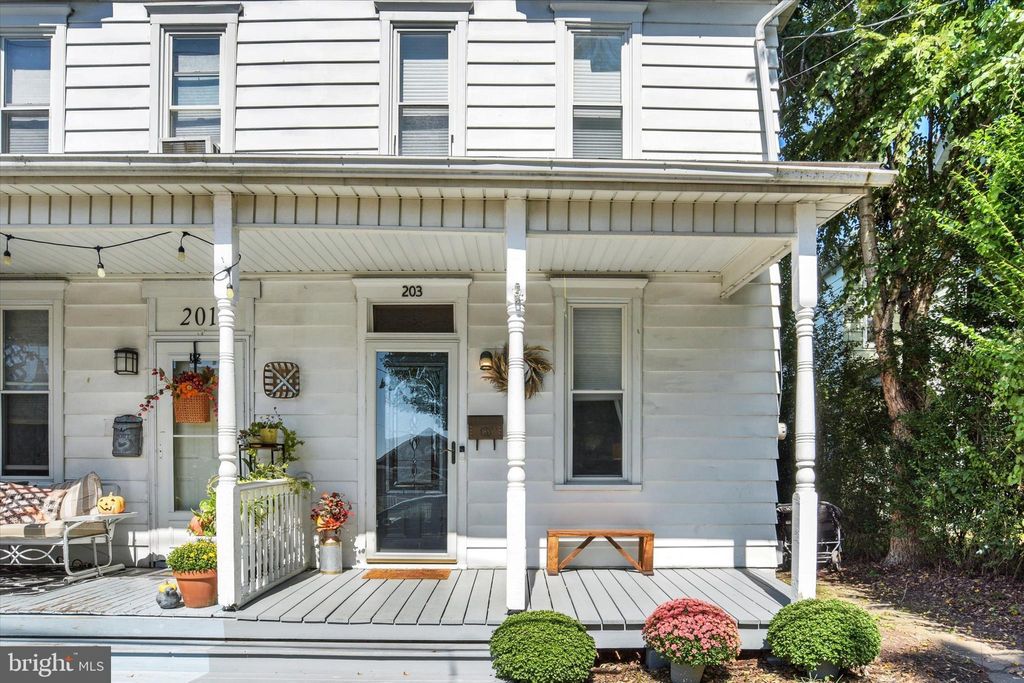 Photo of 203 E Park Street, ELIZABETHTOWN, PA 17022 (MLS # PALA2076290)
