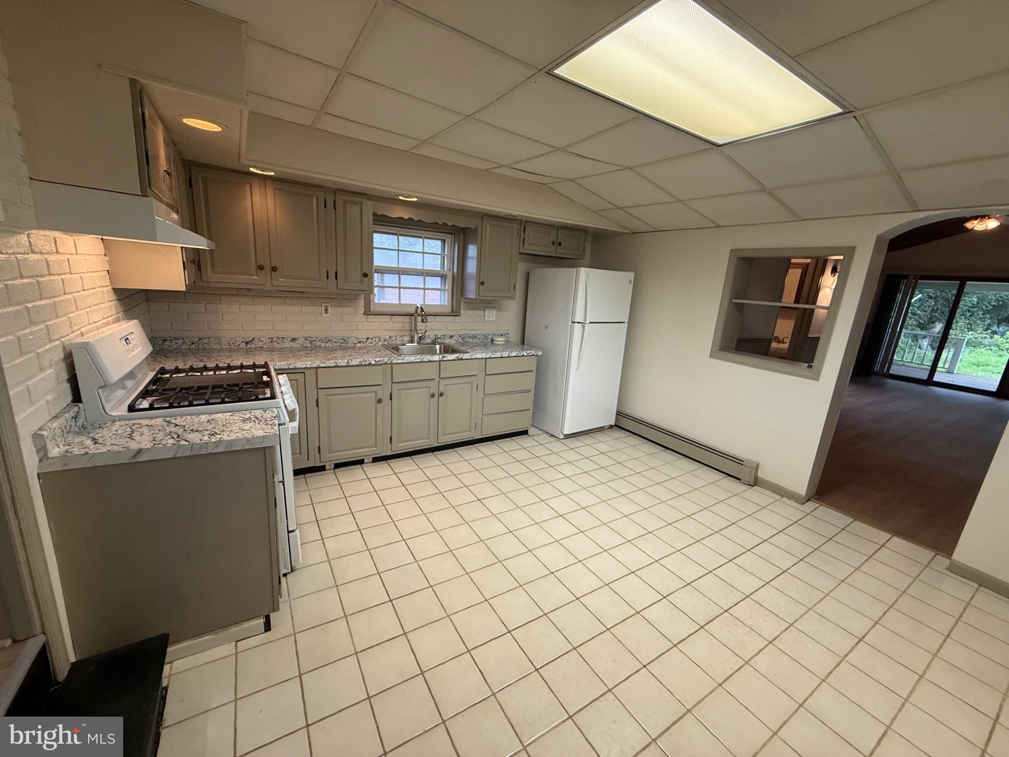 CLIFTON HEIGHTS - Residential