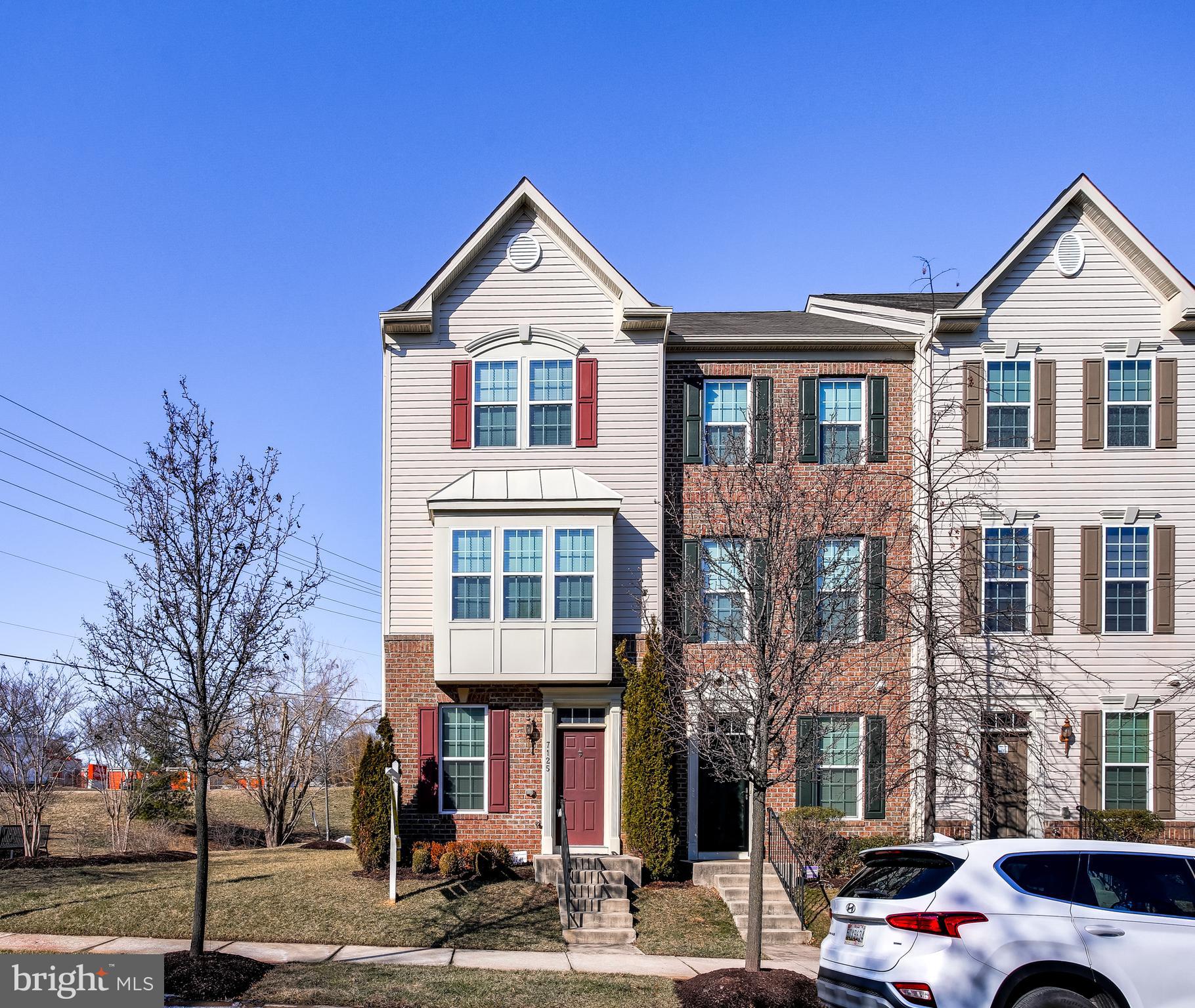 Beautiful 3 Bed, 3 Bath townhome located in Howard County's Howard Square community. This
end-unit townhome features an open floor plan, 9' ceilings, spacious deck off kitchen & and a one car garage .
Located in Elkridge, convenient to Columbia, Baltimore, and Washington, DC. Minutes from I-95, I-295,
Route 1, and MARC Train.