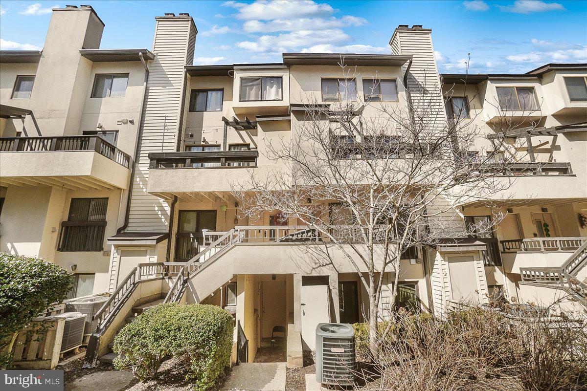 Best Deal! Lowest priced 1 bedroom condo in Montgomery County. Welcome to this beautifully renovated two-level condo! The main level features a flowing floor plan with a spacious living room and kitchen with brand-new stainless steel appliances. The lower level has a spacious bedroom with a generous closet and an attached, renovated bathroom. The in-unit washer and dryer add extra convenience. The lower level also has a private, charming patio, perfect for relaxing, and a small exterior storage closet for additional space.
New in 2025: Fresh paint, carpet, refrigerator, dishwasher, range, and recessed lighting.
Ideally located near Costco, Sam's Club, HMart, and Montgomery Village Plaza, with plenty of dining and shopping options, this home is just minutes from I-270 - making it a commuter’s dream! This move-in clean condo is ready for you to live in or buy it as an investment property for rental.