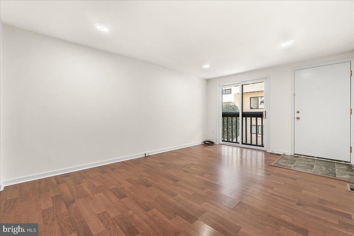 9713 HELLINGLY 53