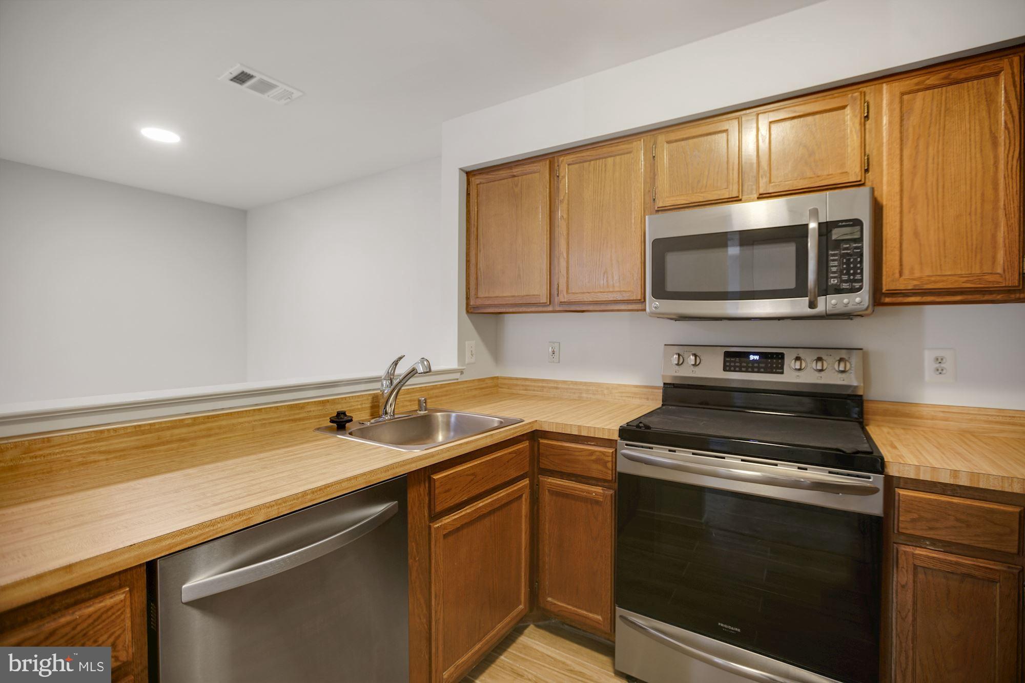 RAMBLEWOOD AT DAVENTRY - Residential Lease