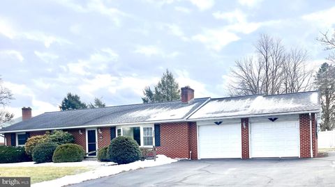 Photo of 63 Meadow Lane, SMOKETOWN, PA 17576 (MLS # PALA2063094)