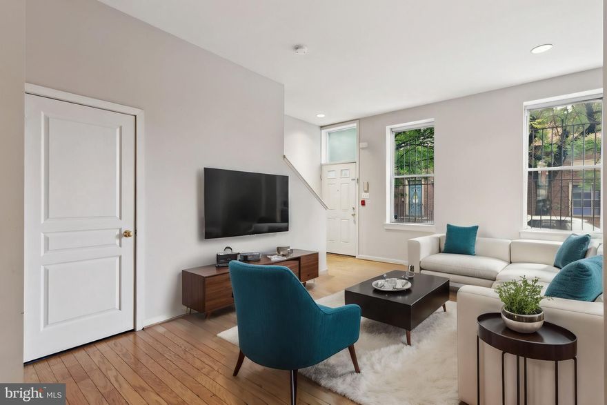 Welcome to 921 Lombard St Unit A, your urban oasis with a touch of nature! This charming unit features a cozy layout with 2 bedroom and 2 full bath, providing a comfortable living space for individuals or couples. What sets this unit apart is its small backyard, perfect for enjoying a morning coffee or hosting intimate gatherings with friends. Nestled in a prime location, residents can easily explore the vibrant neighborhood and its array of dining, shopping, and entertainment options. Don't miss the chance to experience the best of city living with a touch of outdoor tranquility - schedule a viewing of 921 Lombard St Unit A today!