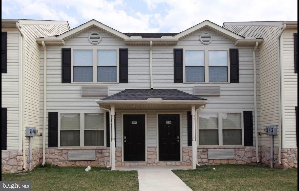 Now Leasing for the 2025–2026 School Year! Welcome to Rocktowne – your home away from home! Whether you're looking to rent a single bedroom or an entire townhome, we have flexible housing options to fit your needs. Each unit comes fully furnished, including couches, TVs, appliances, in-unit washer and dryer, beds, dressers, desks, and chairs—everything you need to feel comfortable and at home. Enjoy a range of community amenities such as a basketball court, walking trail, gym, tanning room, pool table, picnic area, and more! Stop by our leasing office or give us a call to learn more and schedule a tour. We’d love to help you find your perfect place at Rocktowne!