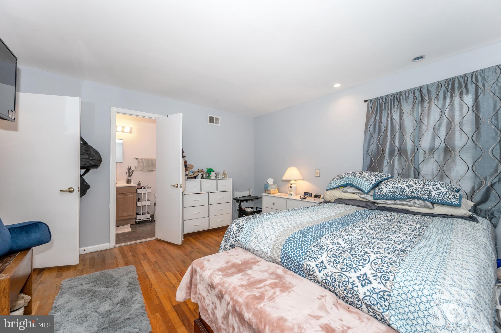 MANOR WOODS - Residential