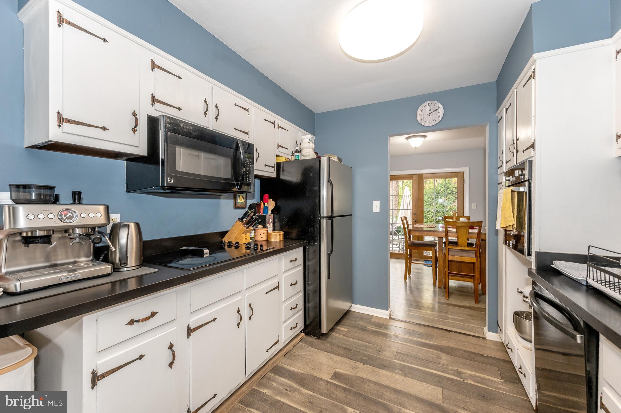 MANOR WOODS - Residential