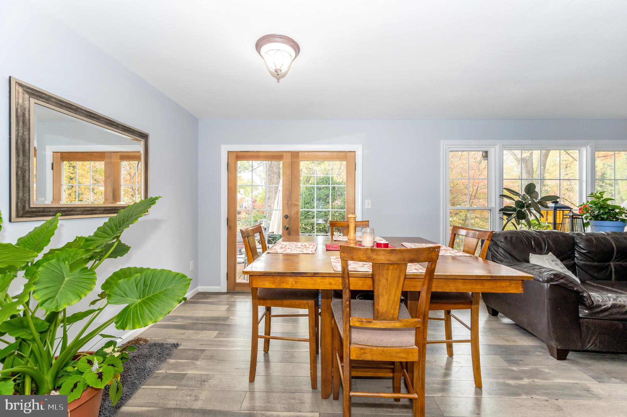 MANOR WOODS - Residential