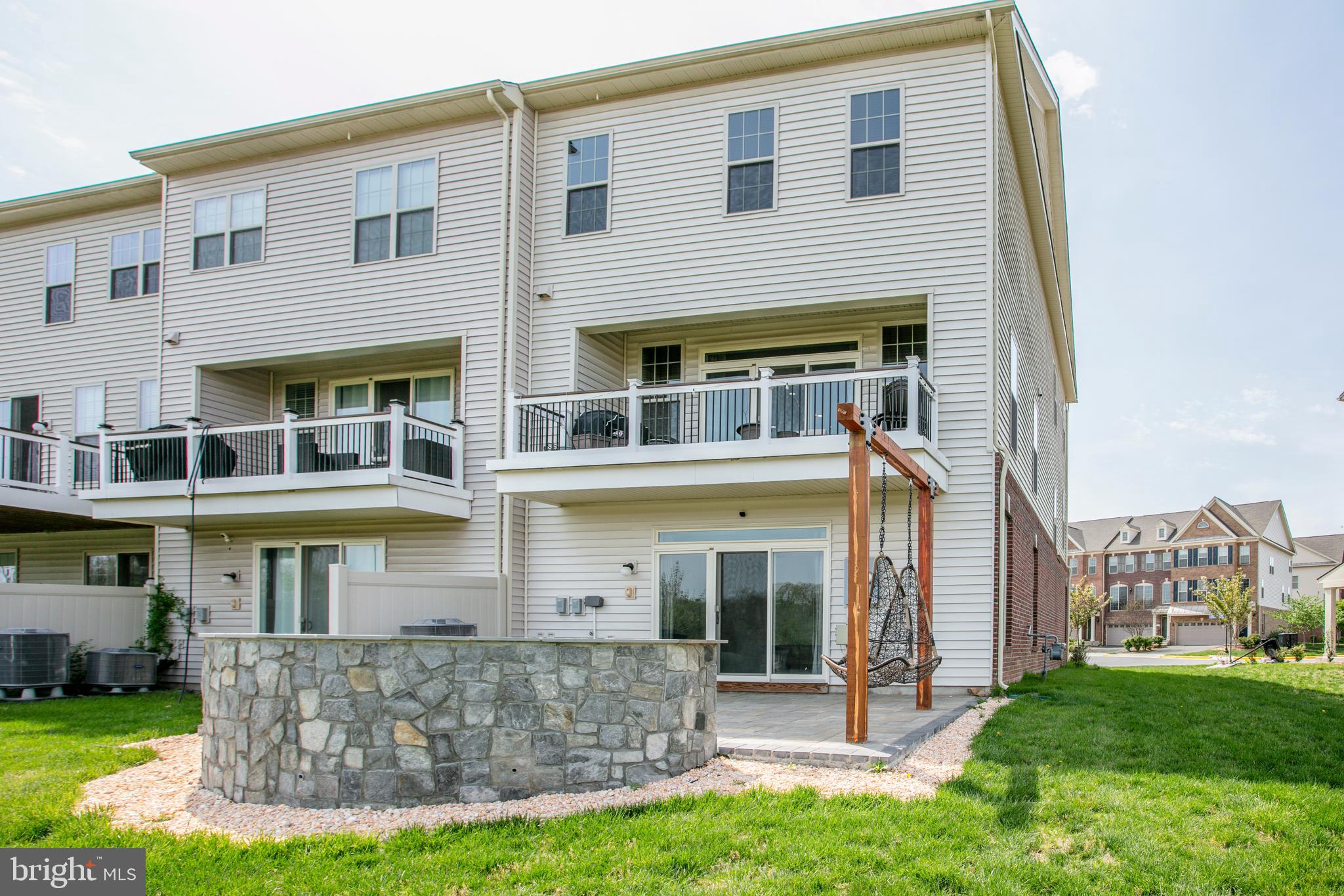 LOUDOUN VALLEY ESTATES 2 - Residential Lease