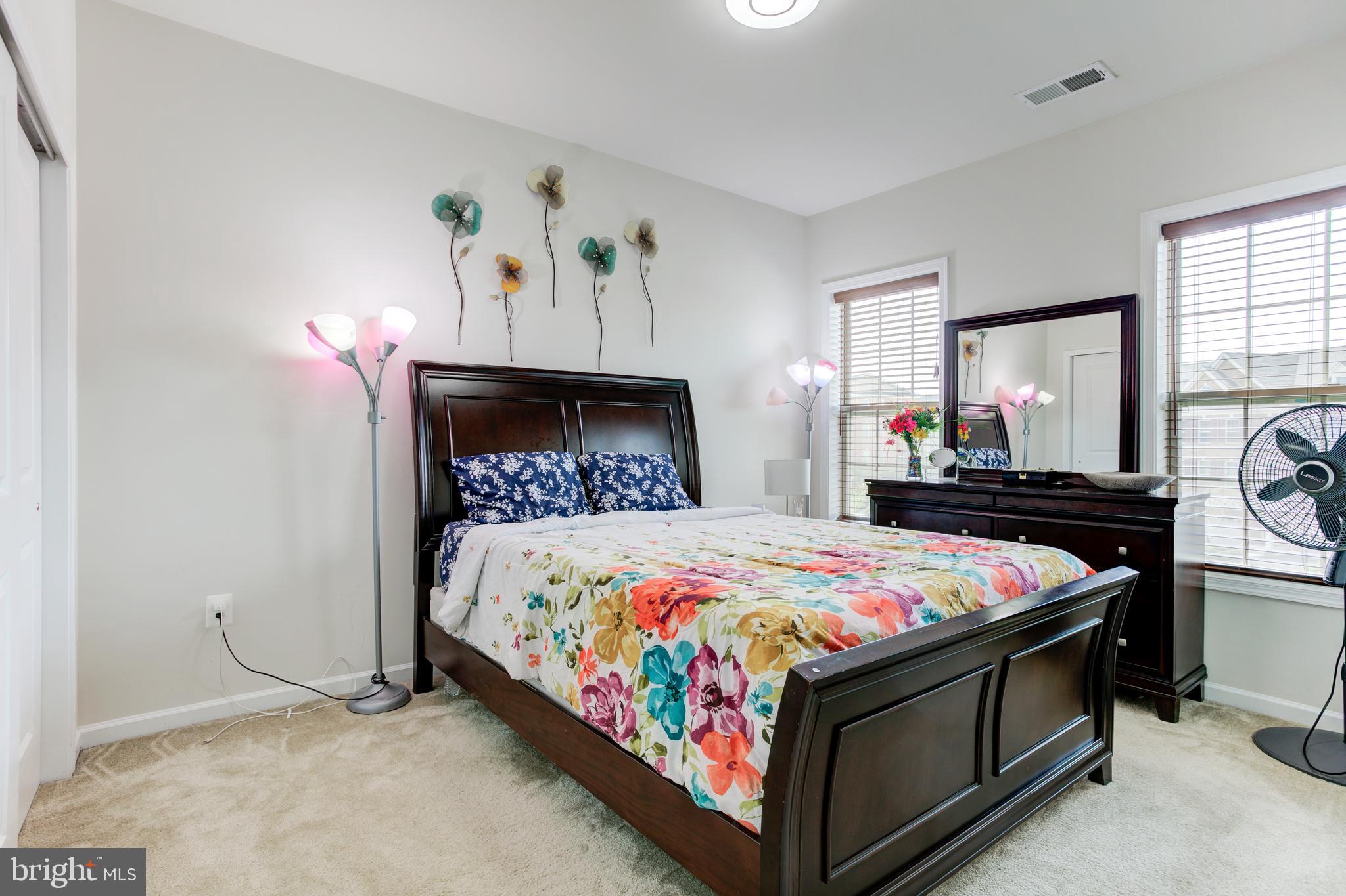 LOUDOUN VALLEY ESTATES 2 - Residential Lease