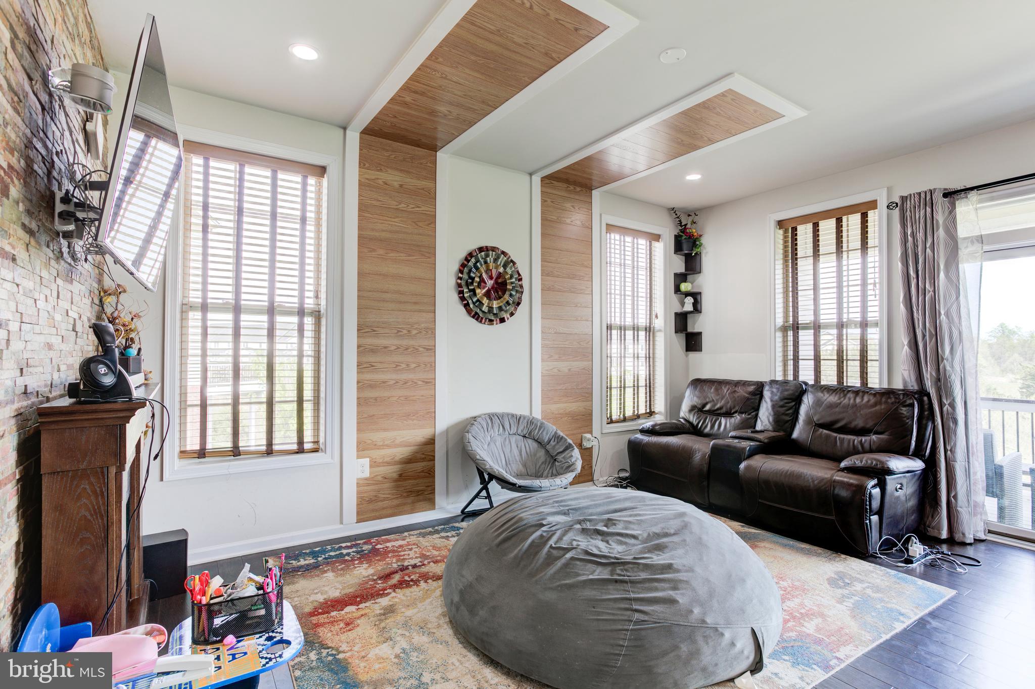 LOUDOUN VALLEY ESTATES 2 - Residential Lease