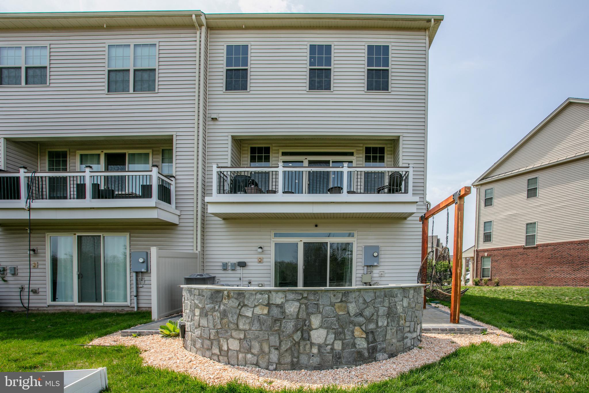 LOUDOUN VALLEY ESTATES 2 - Residential Lease