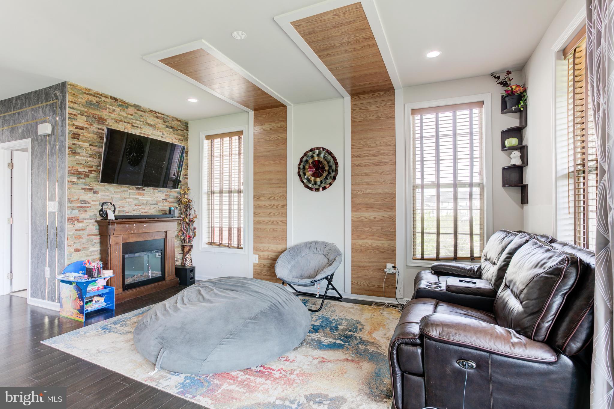 LOUDOUN VALLEY ESTATES 2 - Residential Lease