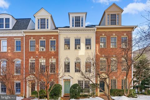 Photo of 5320 43rd Street NW, WASHINGTON, DC 20015 (MLS # DCDC2175670)